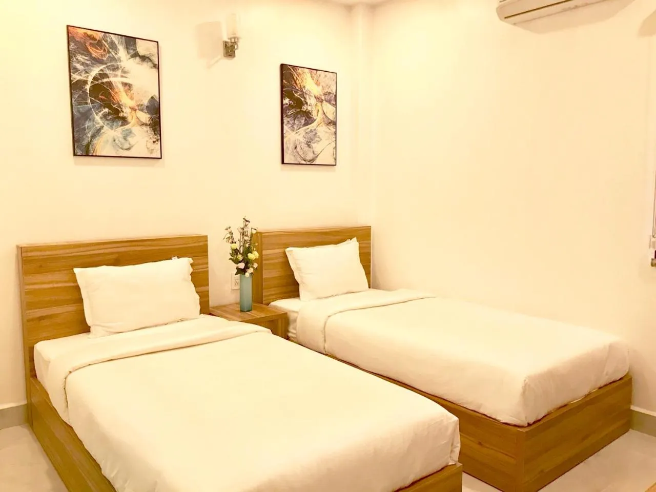 Bed in Louis Hotel - Bui Vien Walking Street