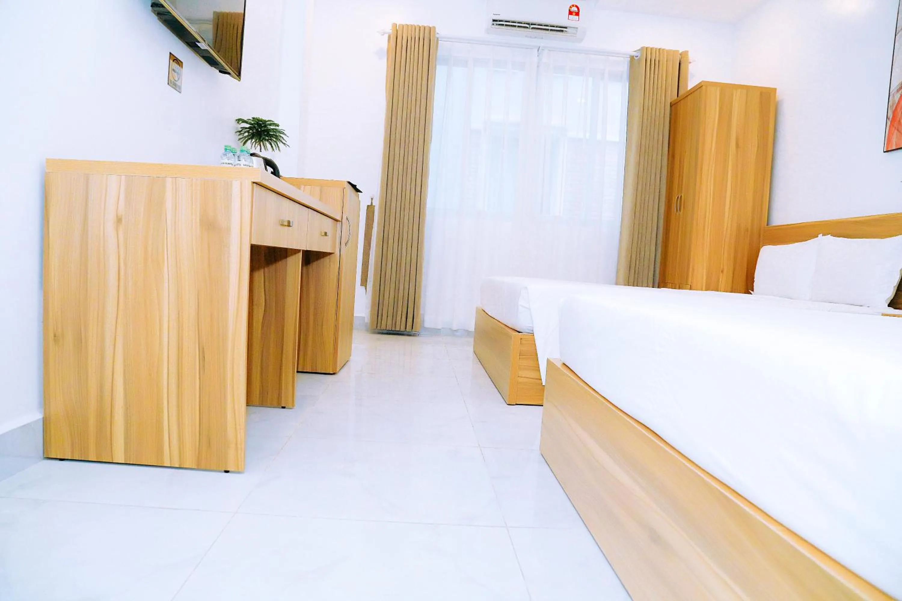 Bed in Louis Hotel - Bui Vien Walking Street