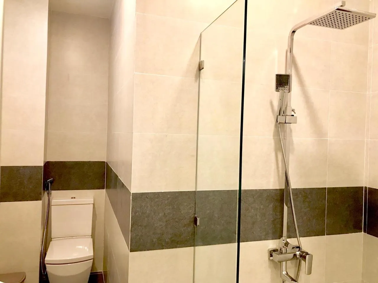 Bathroom in Louis Hotel - Bui Vien Walking Street