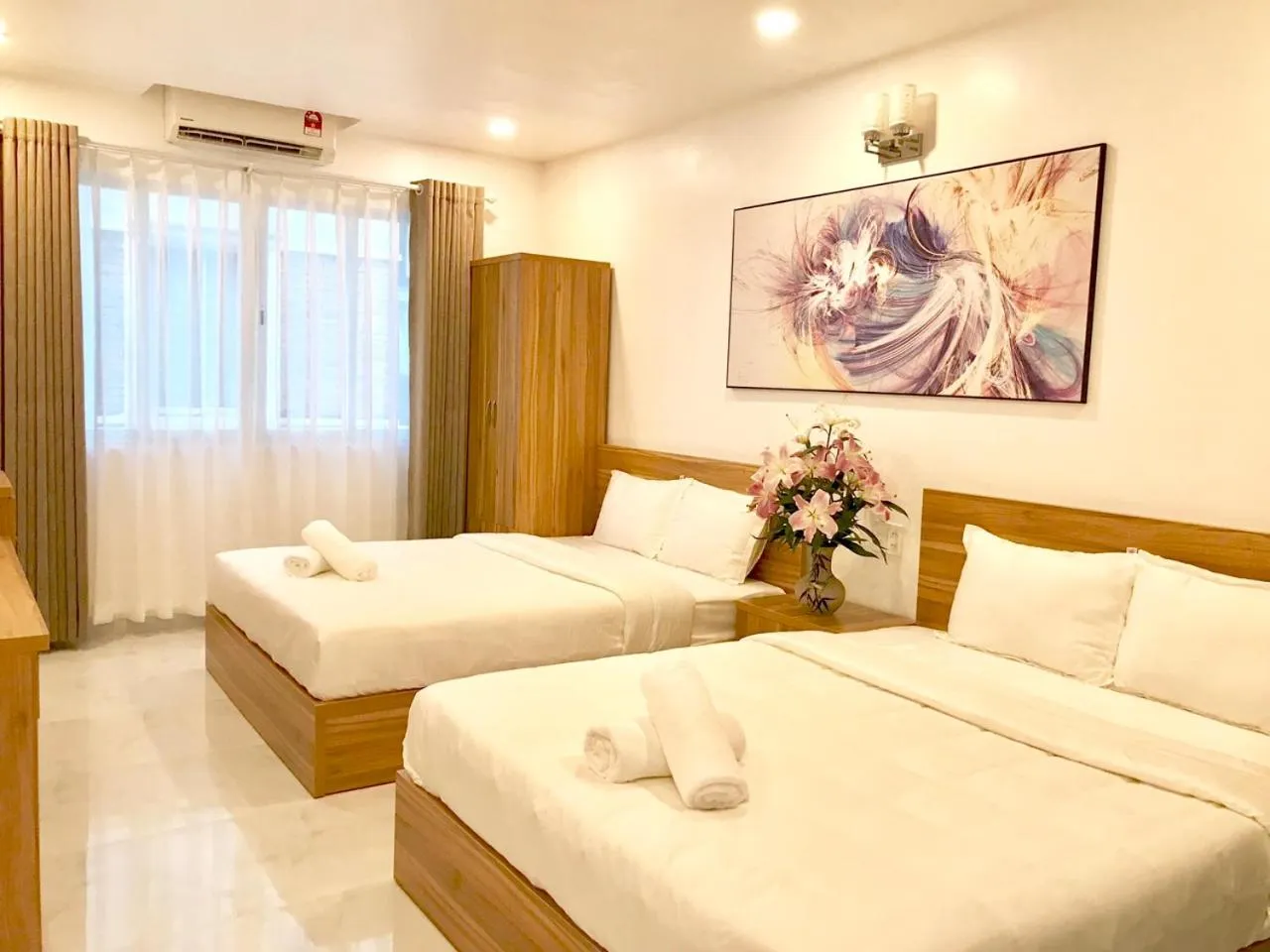 Photo of the whole room, Bed in Louis Hotel - Bui Vien Walking Street