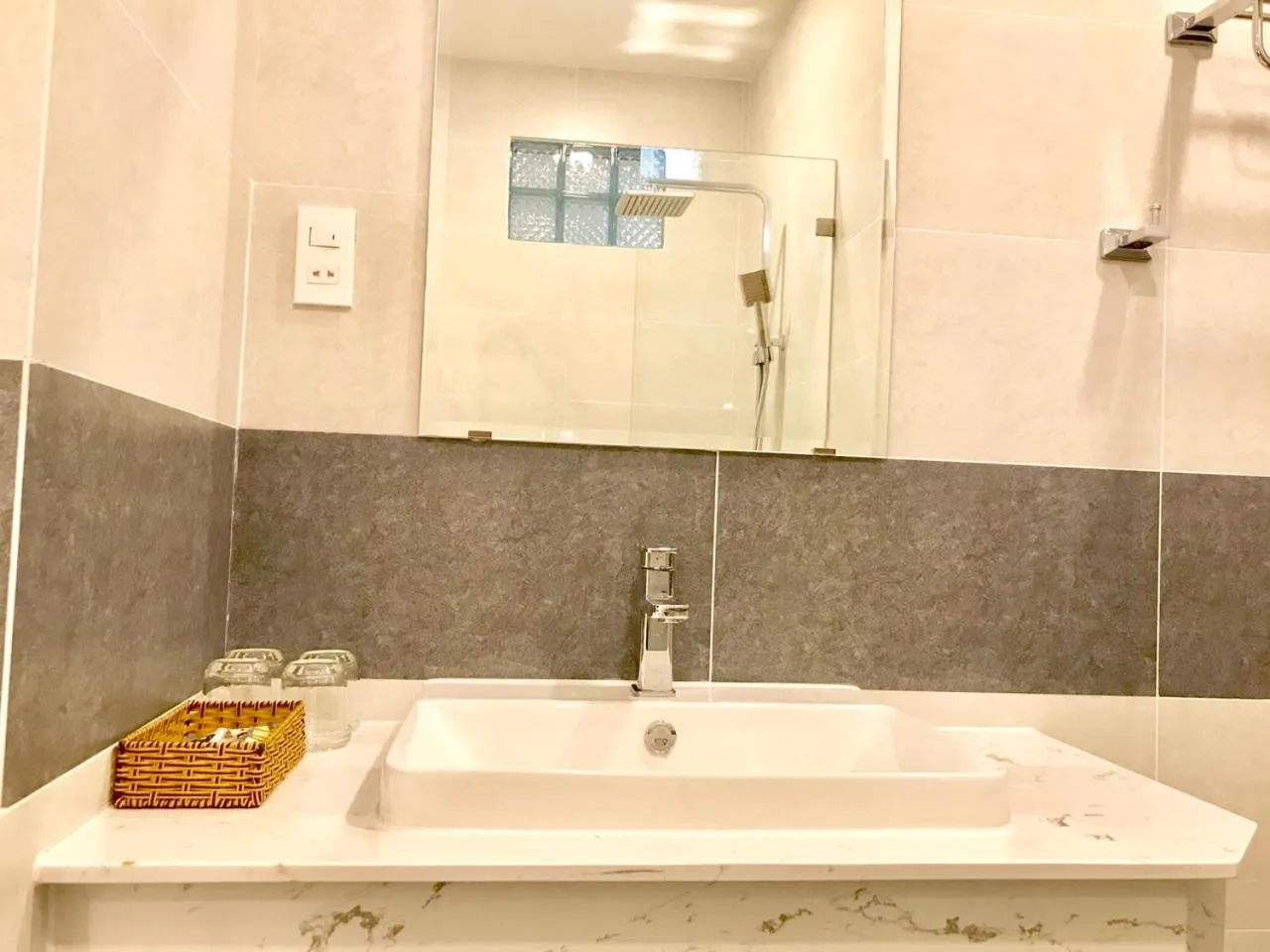 Louis Hotel - Bui Vien Walking Street