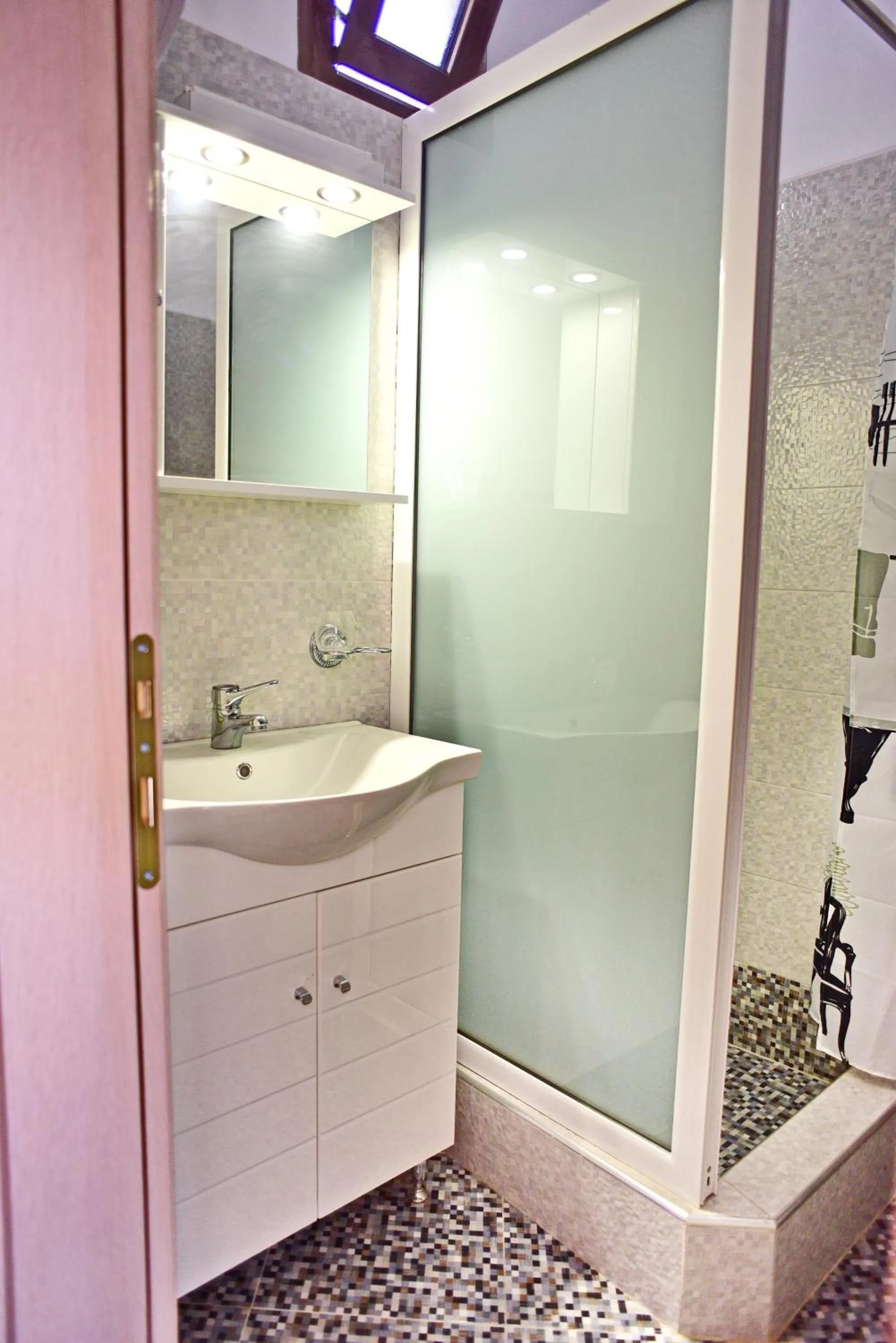 Bathroom in Olympos Pension