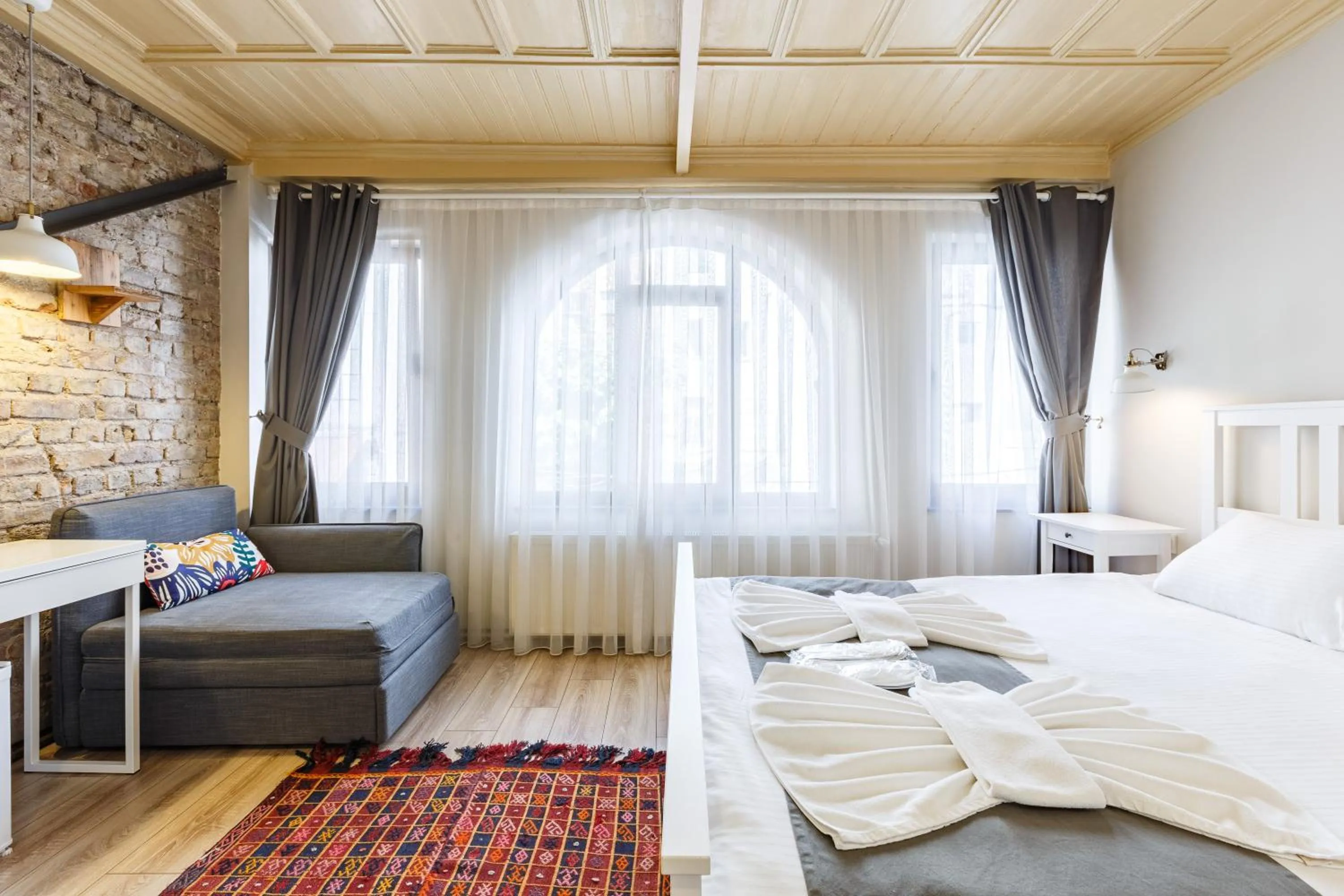 Bed in Hotel Miro Mansion Old City