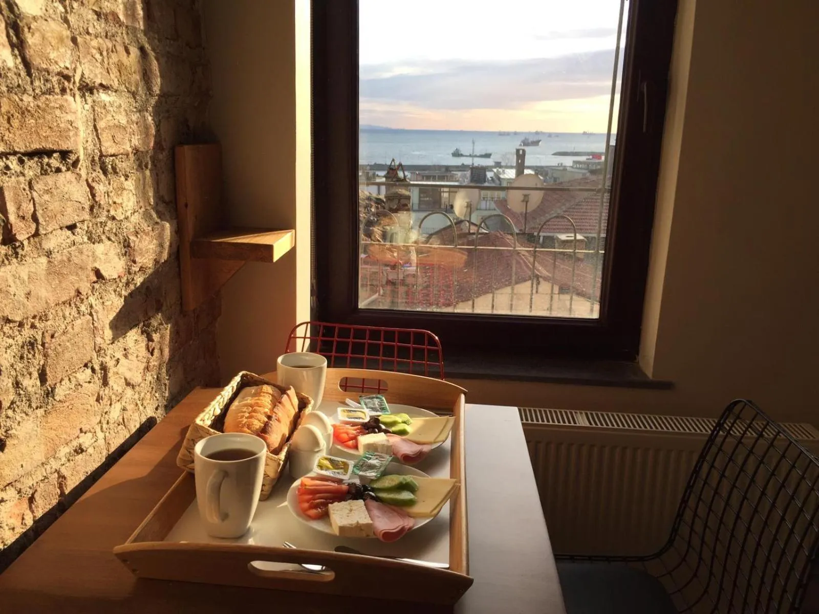 Food and drinks in Hotel Miro Mansion Old City