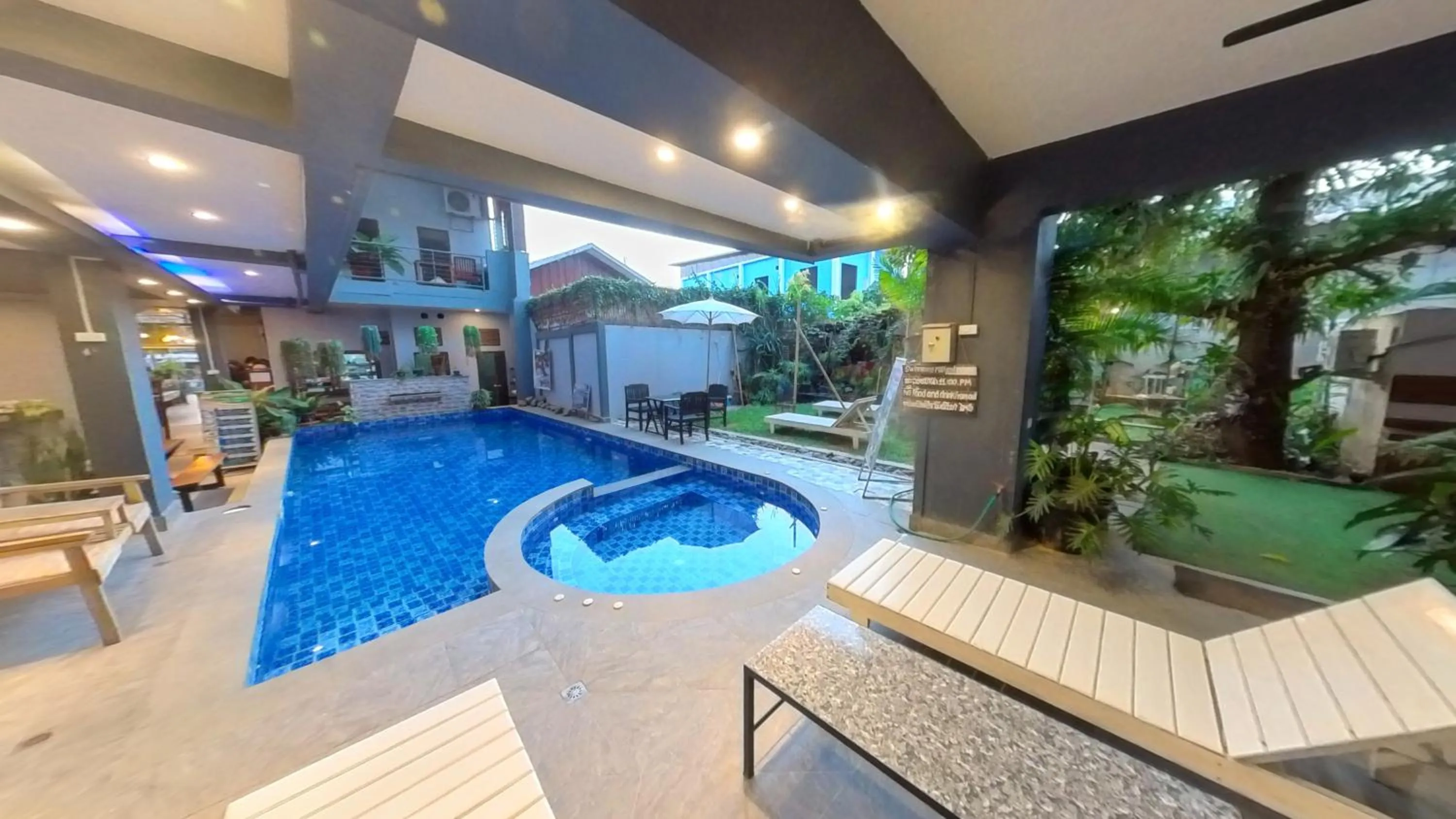 Restaurant/places to eat in FARAWAY SUITES