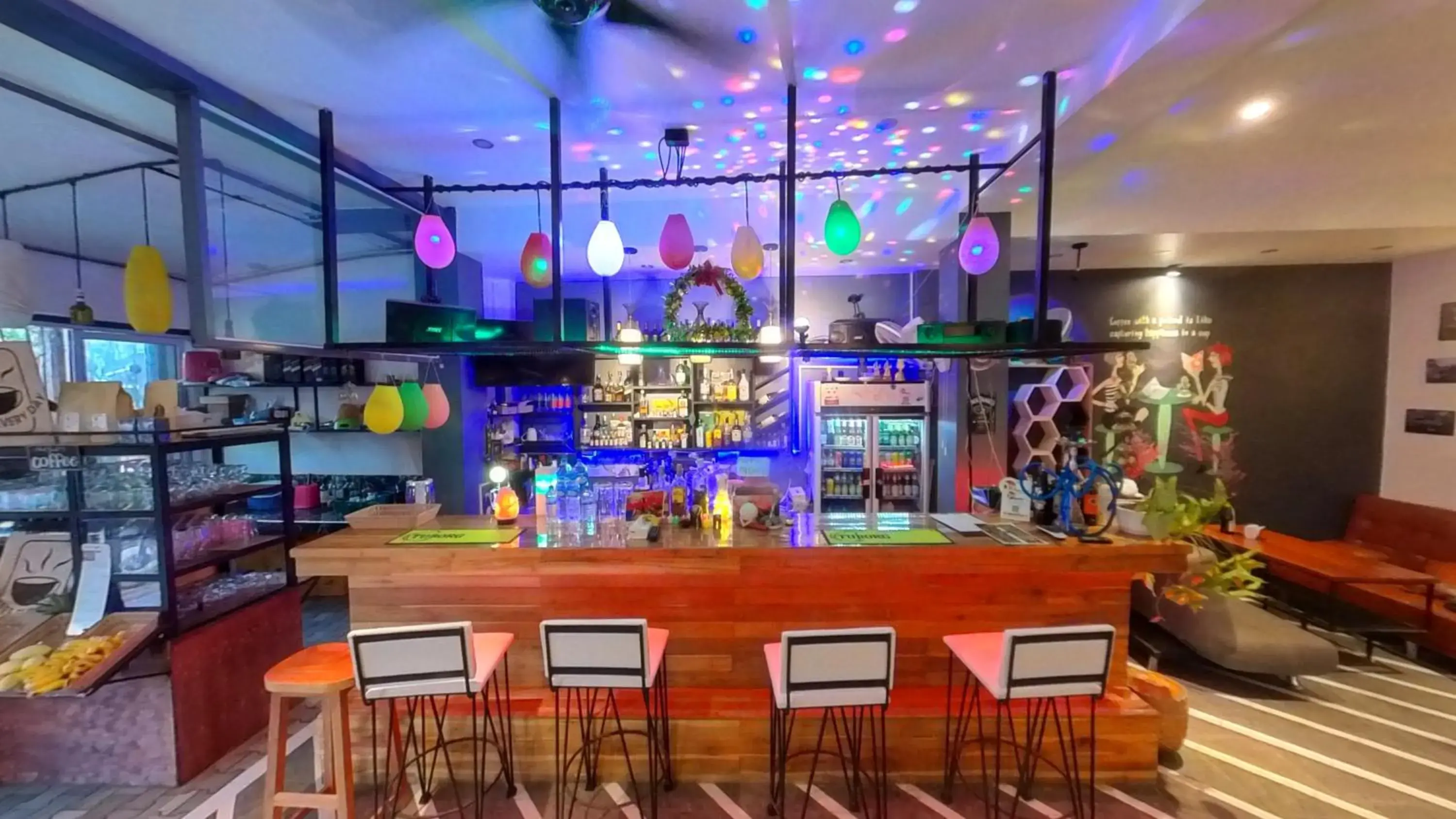 Lounge or bar in FARAWAY SUITES Lounge or bar in FARAWAY SUITES