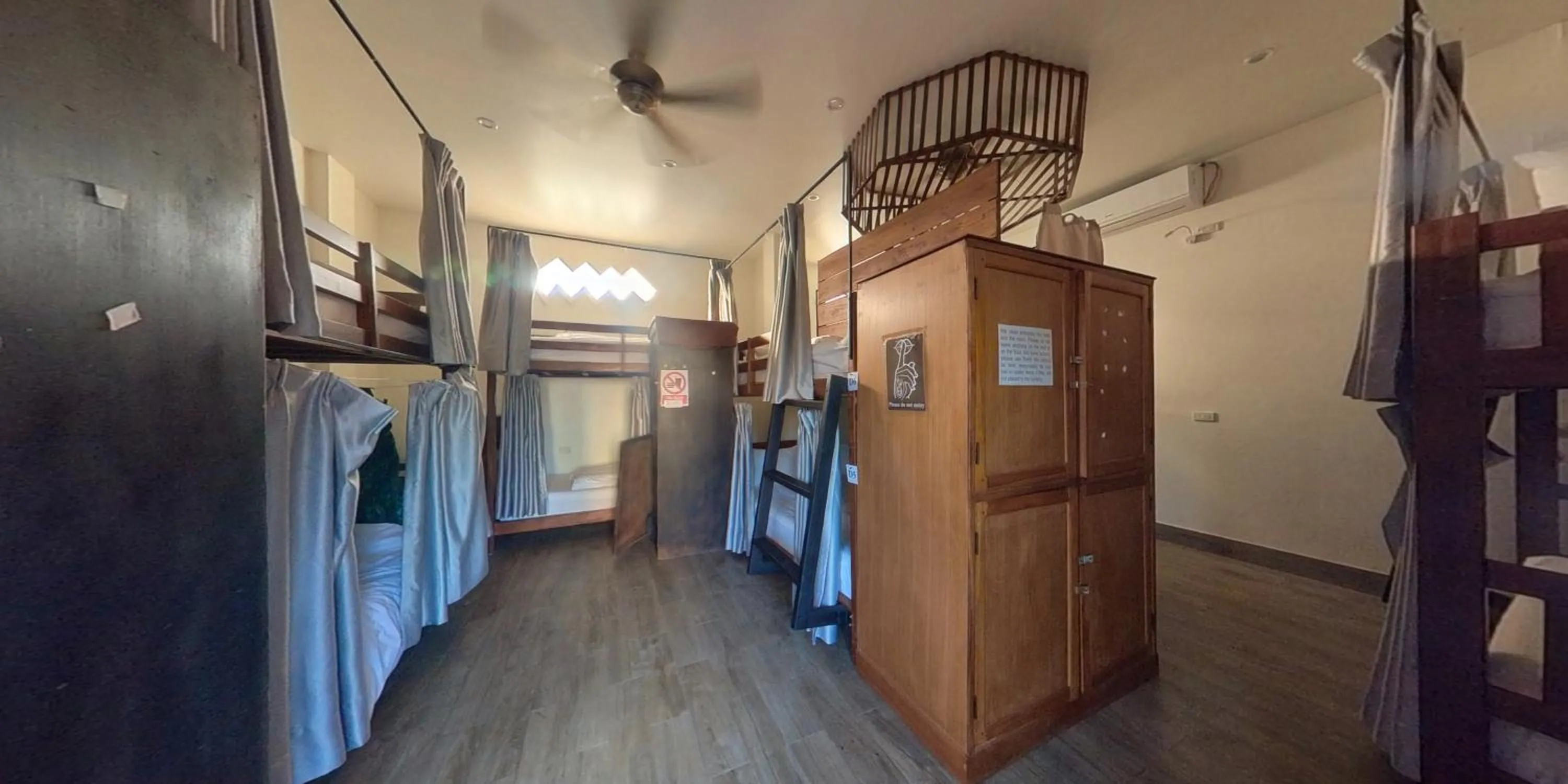 Photo of the whole room in FARAWAY SUITES