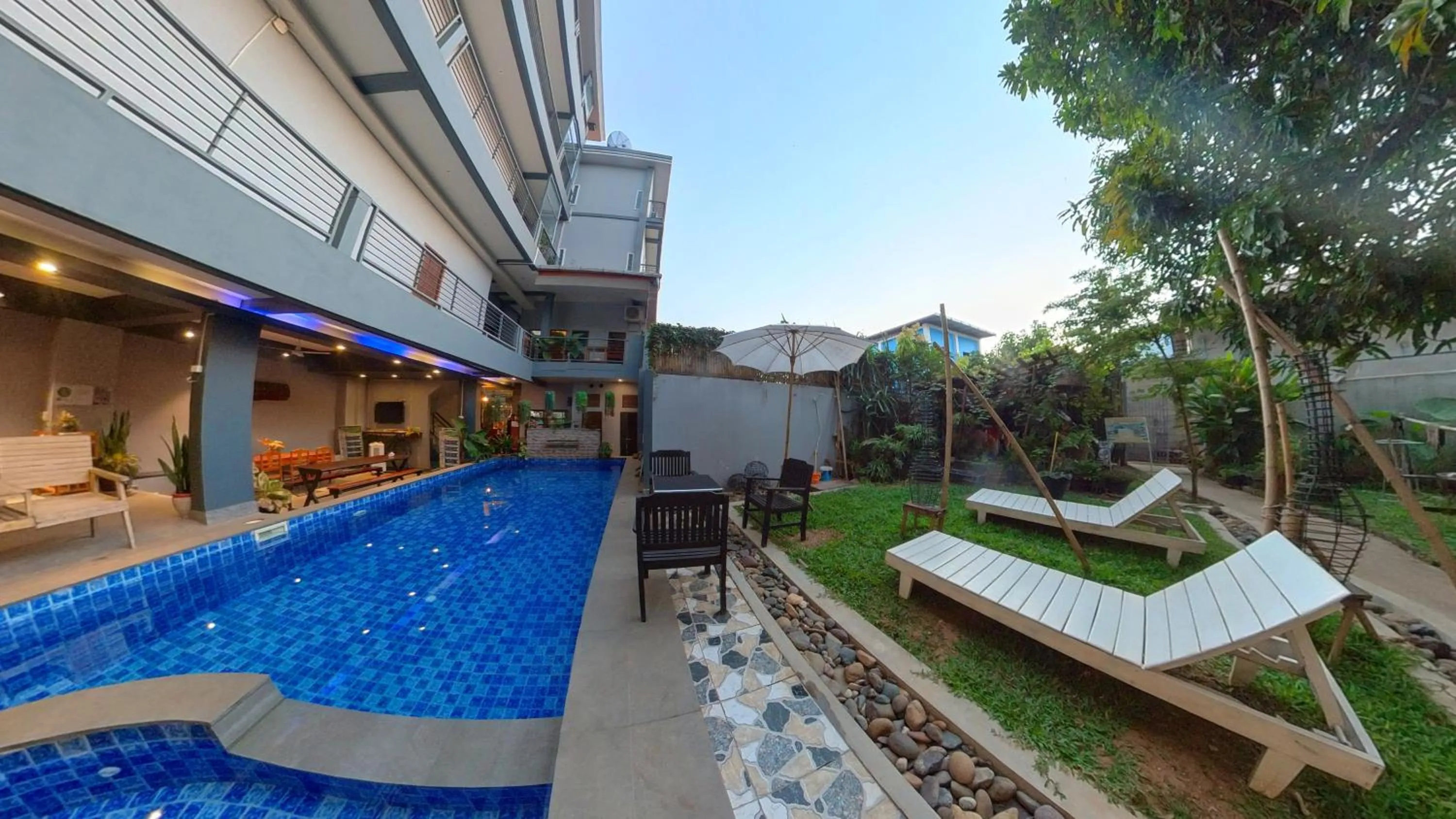 Garden in FARAWAY SUITES