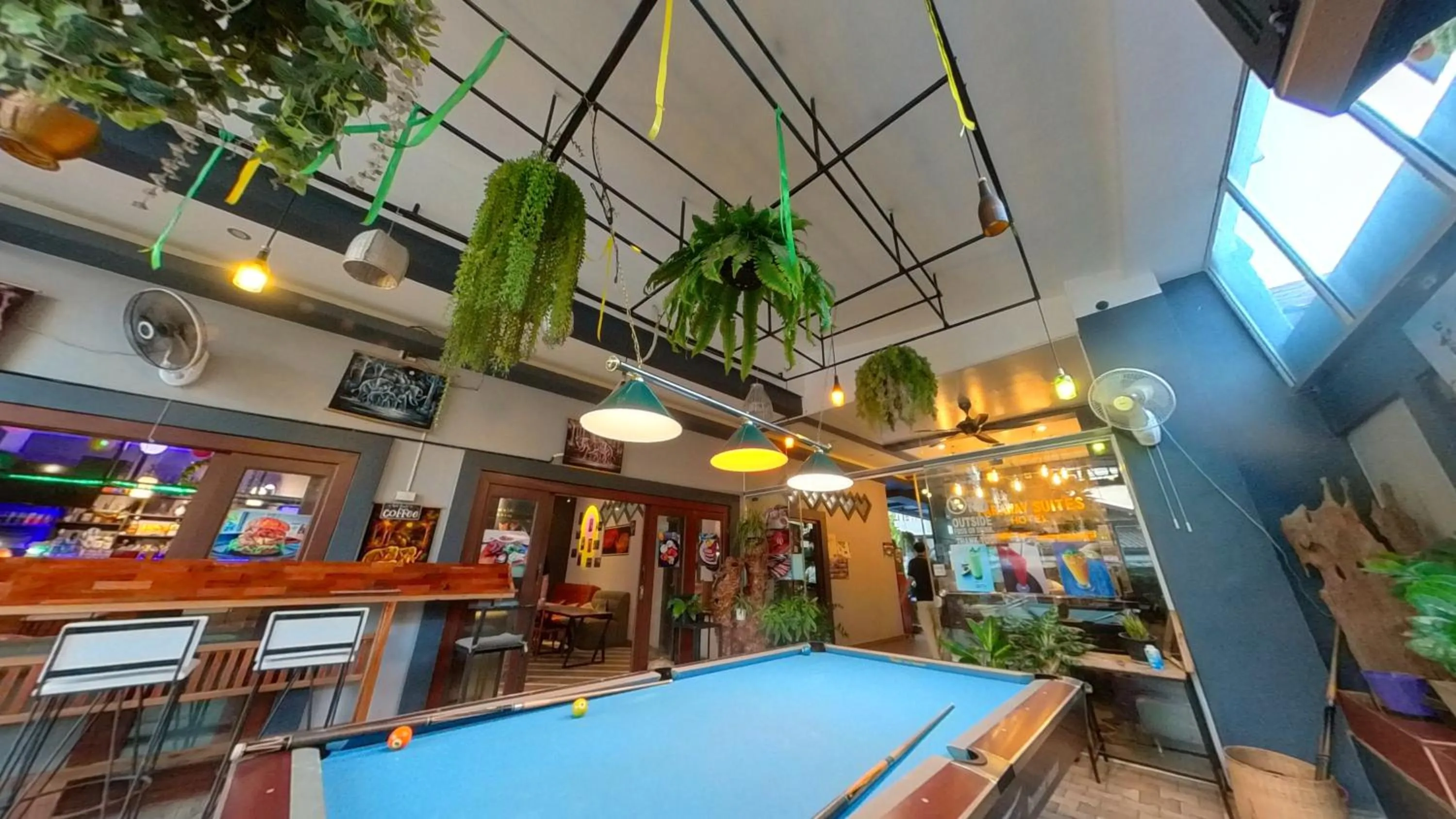 Restaurant/places to eat in FARAWAY SUITES