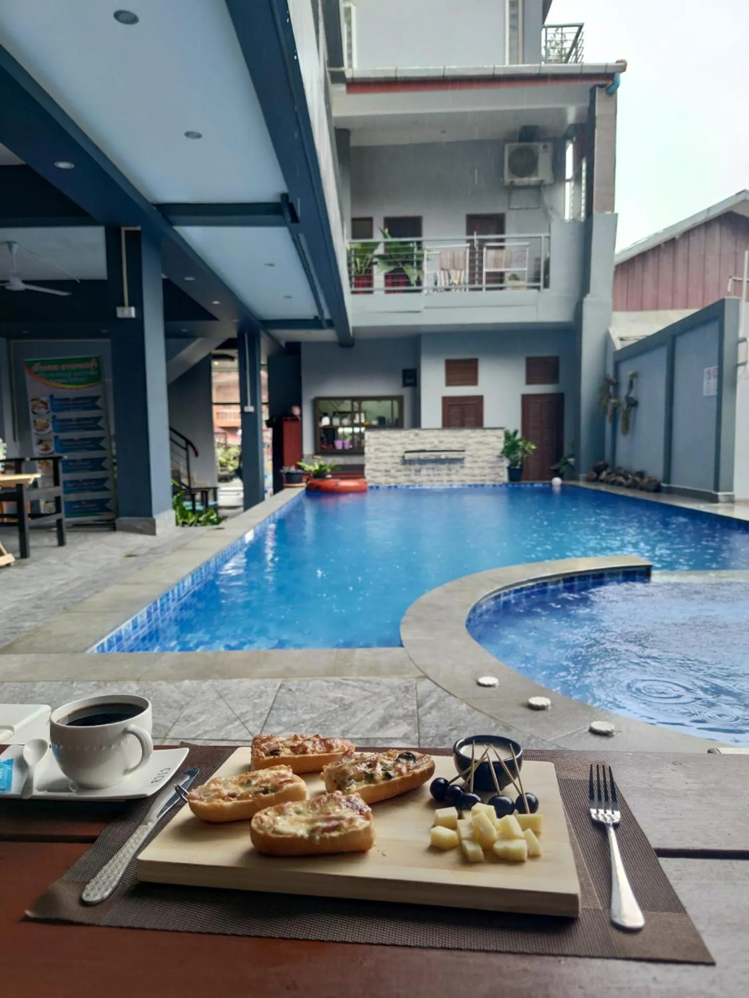 Restaurant/places to eat in FARAWAY SUITES