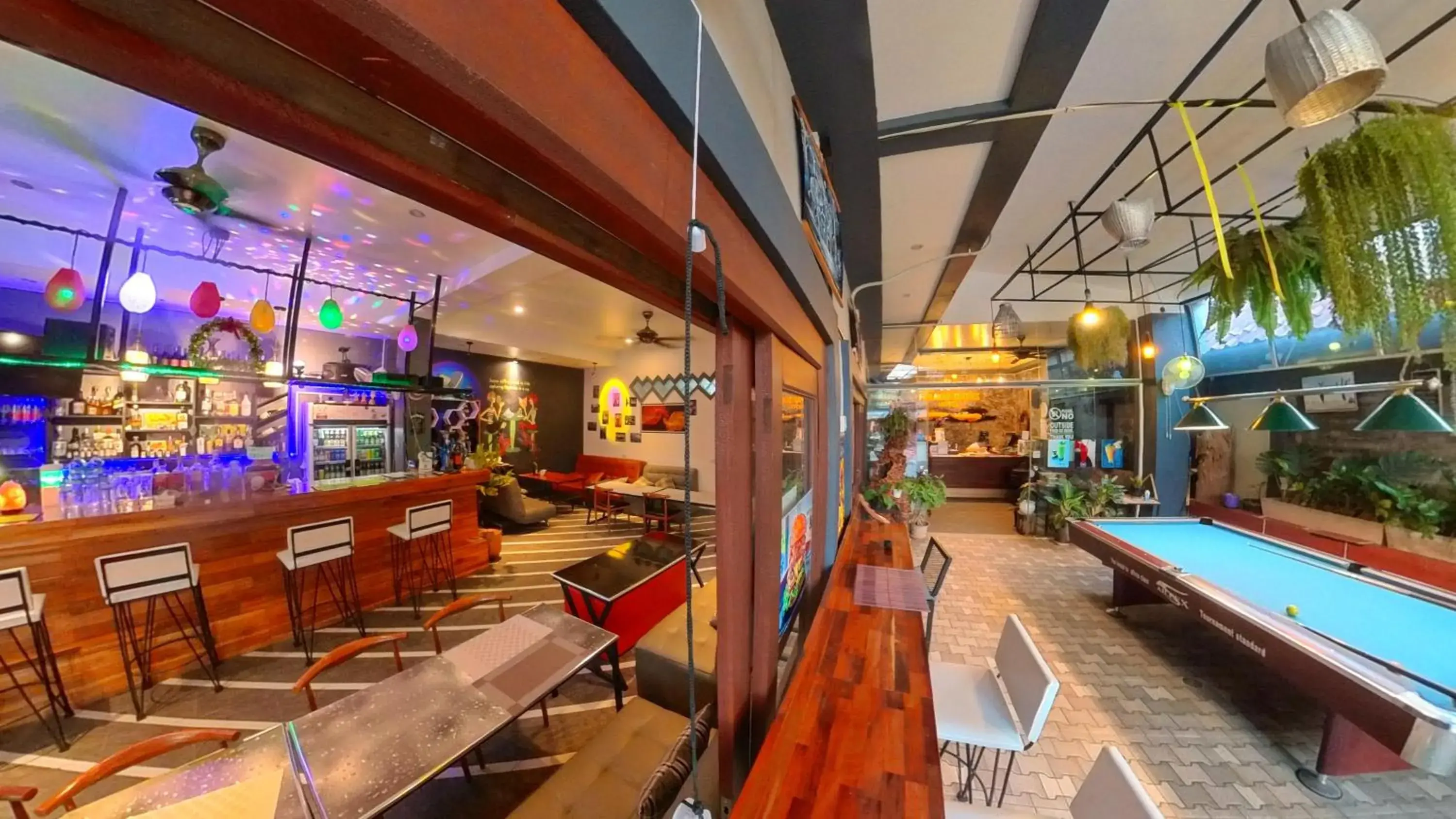 Restaurant/places to eat in FARAWAY SUITES Restaurant/places to eat in FARAWAY SUITES