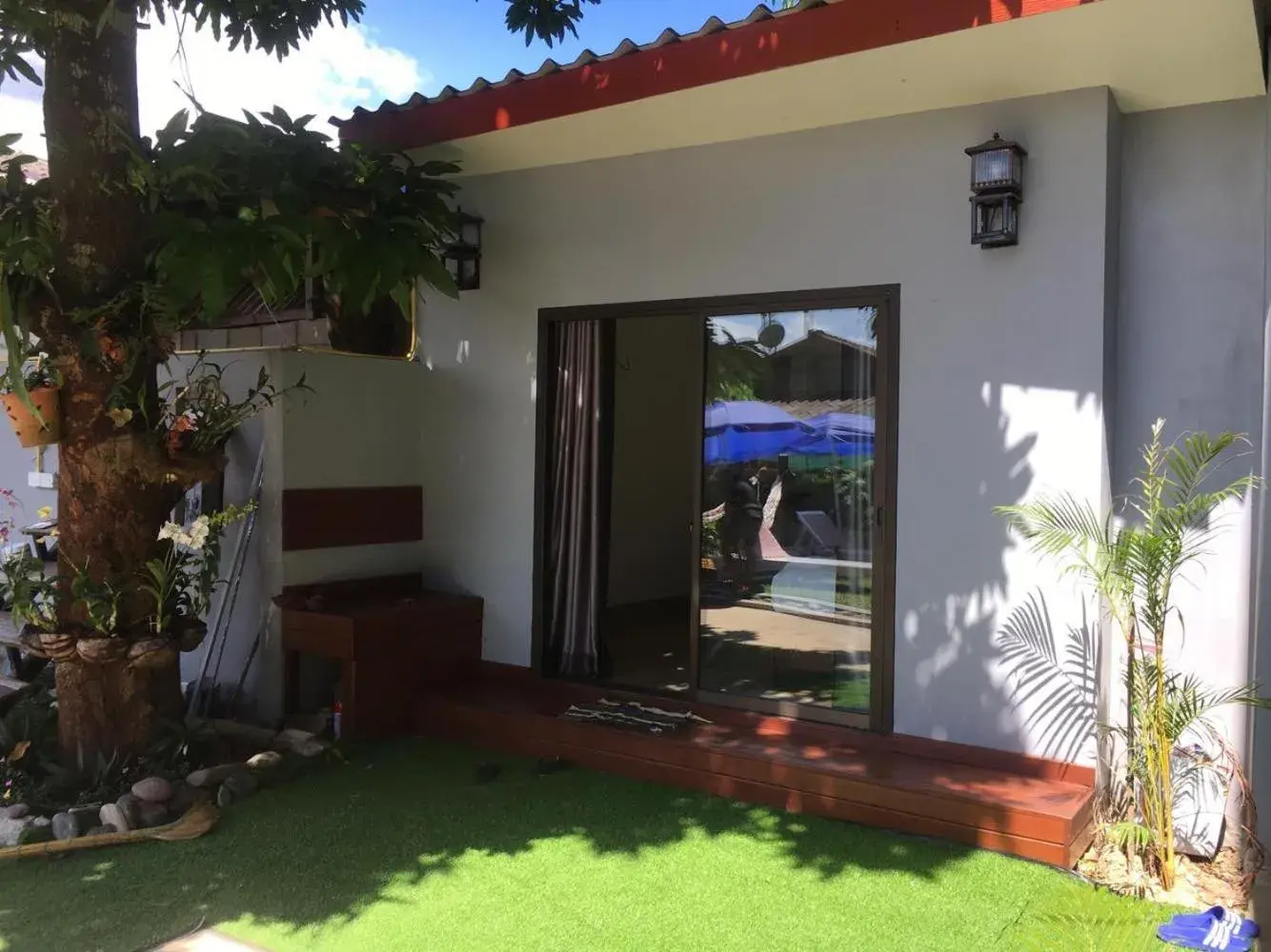 Facade/entrance in FARAWAY SUITES Facade/entrance in FARAWAY SUITES