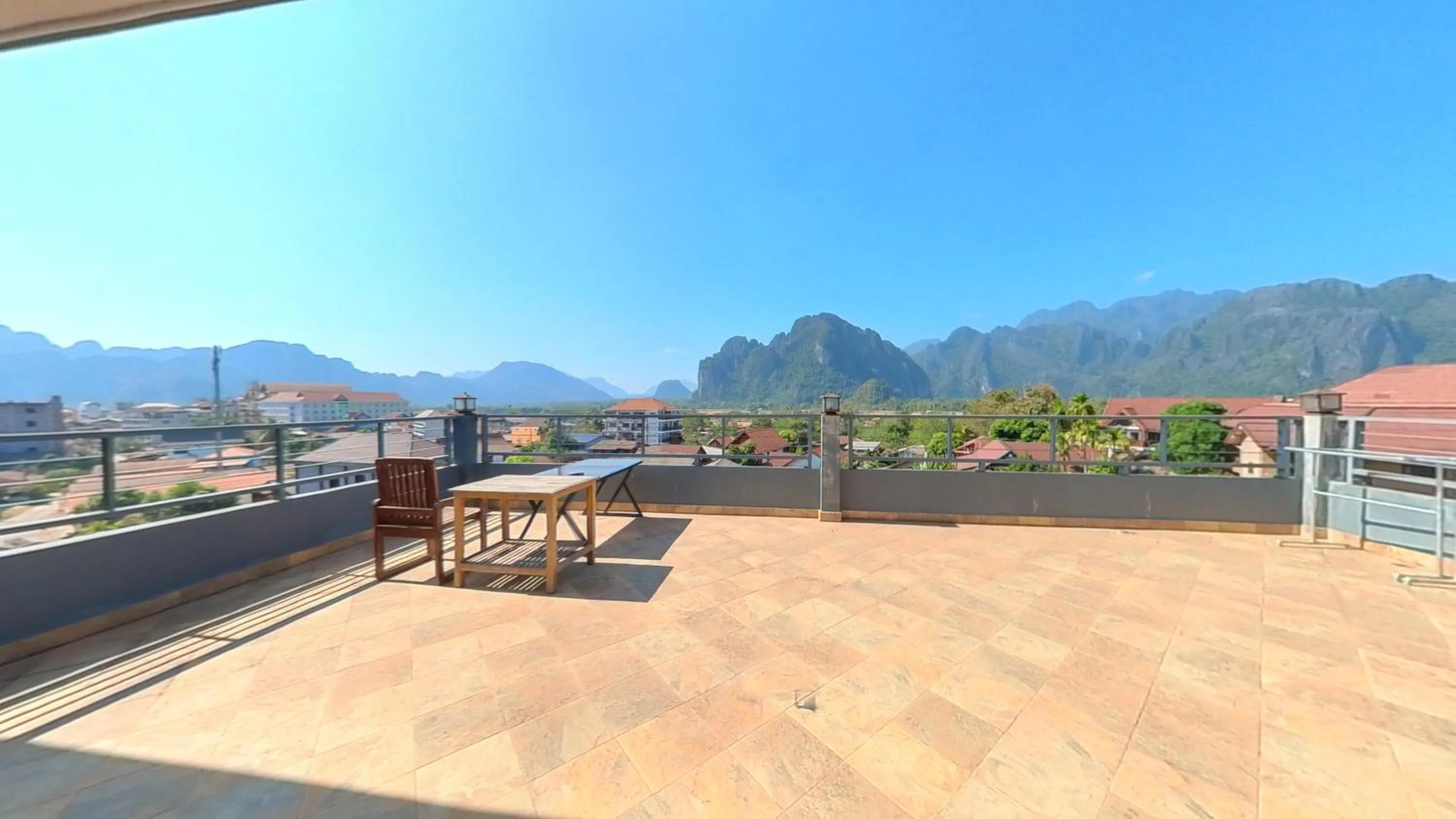 Day in FARAWAY SUITES