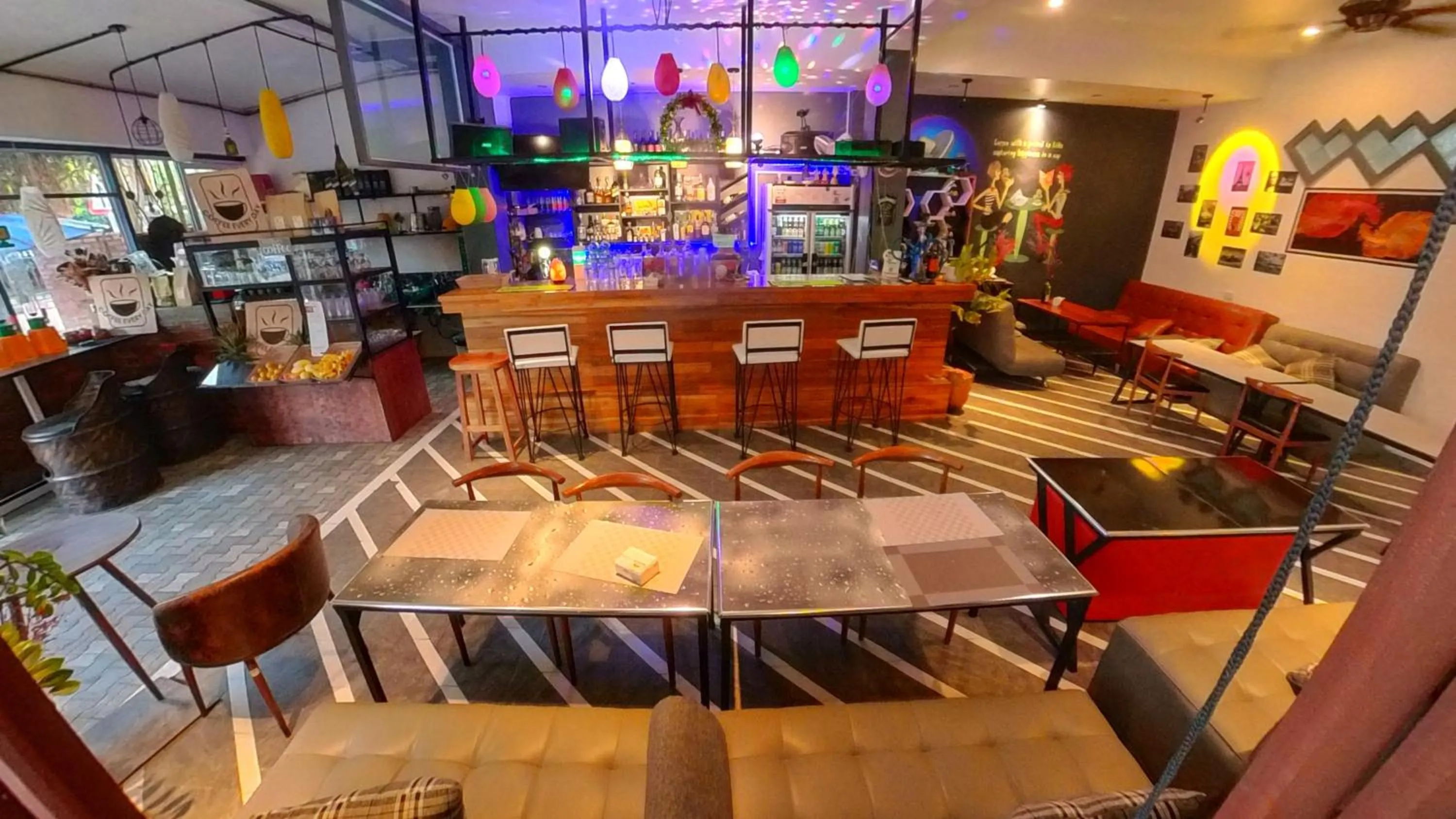 Restaurant/places to eat in FARAWAY SUITES