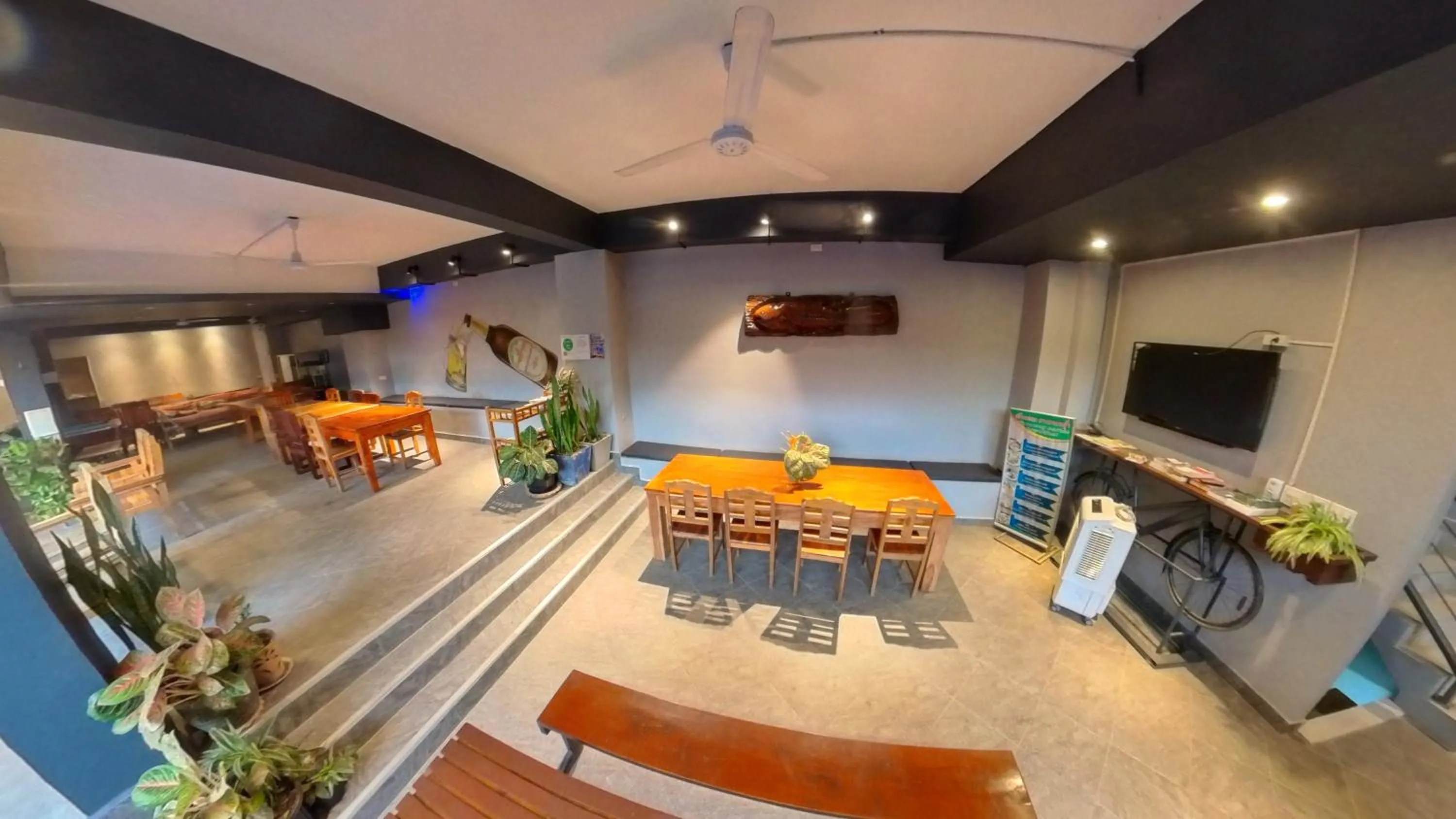 Restaurant/places to eat in FARAWAY SUITES