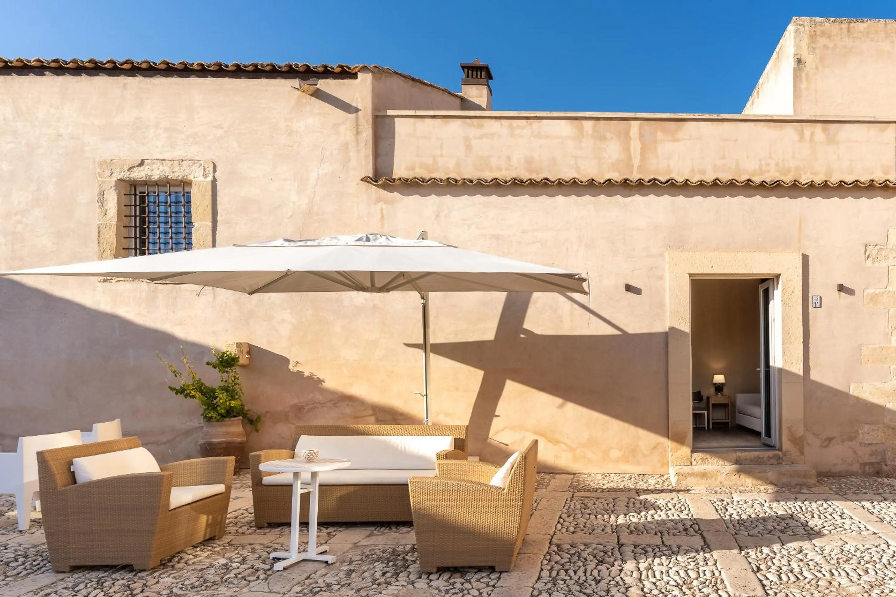 Patio in Ballium Luxury Relais