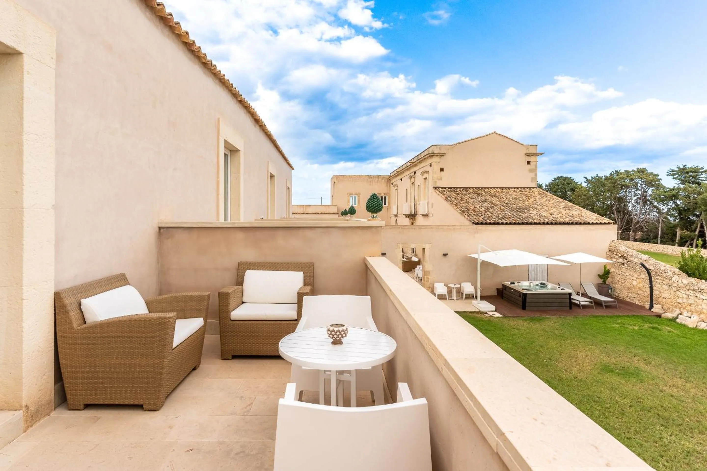 Balcony/Terrace in Ballium Luxury Relais