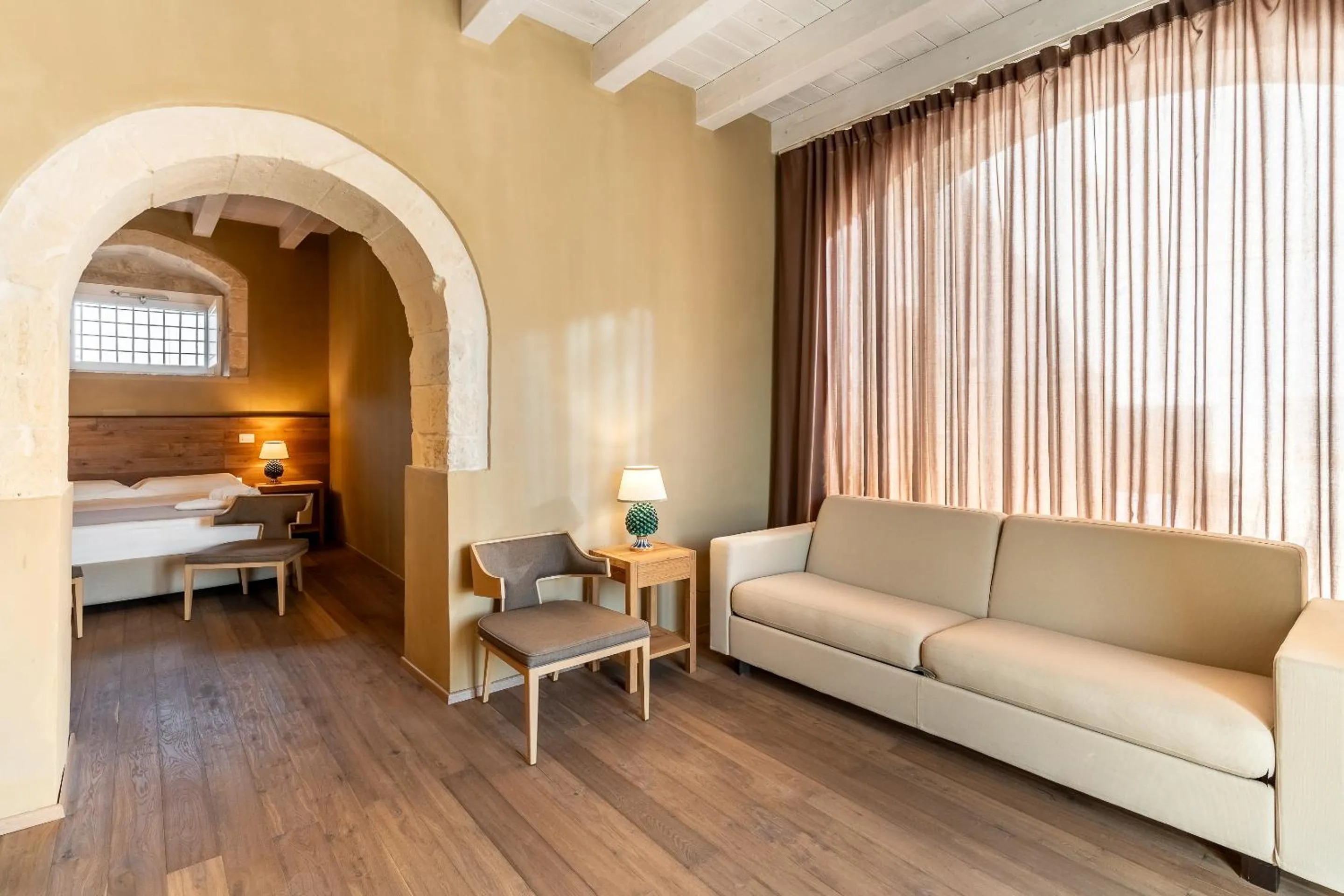 Photo of the whole room, Bed in Ballium Luxury Relais