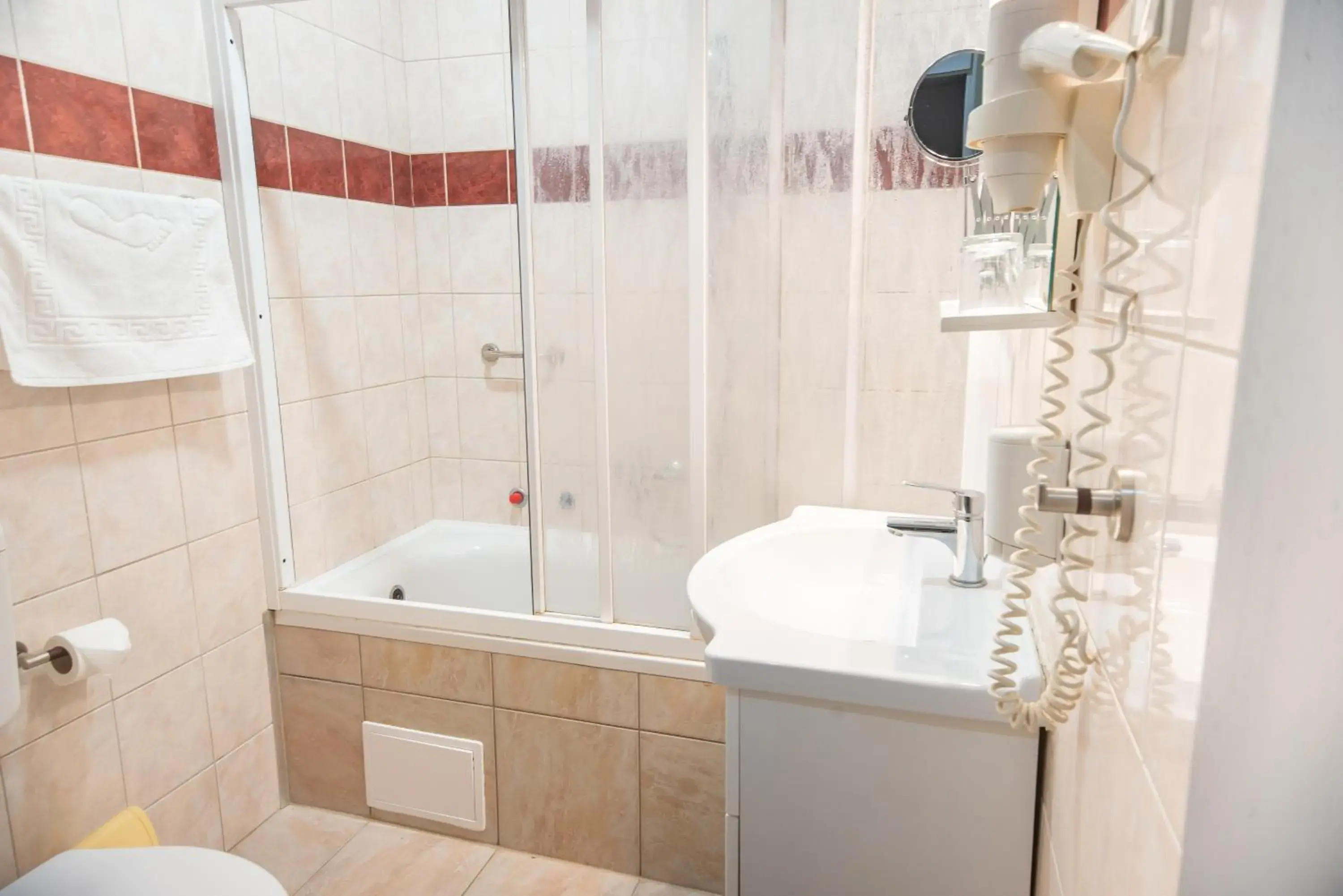 Bathroom in Nyerges Hotel Termál Superior Bathroom in Nyerges Hotel Termál Superior