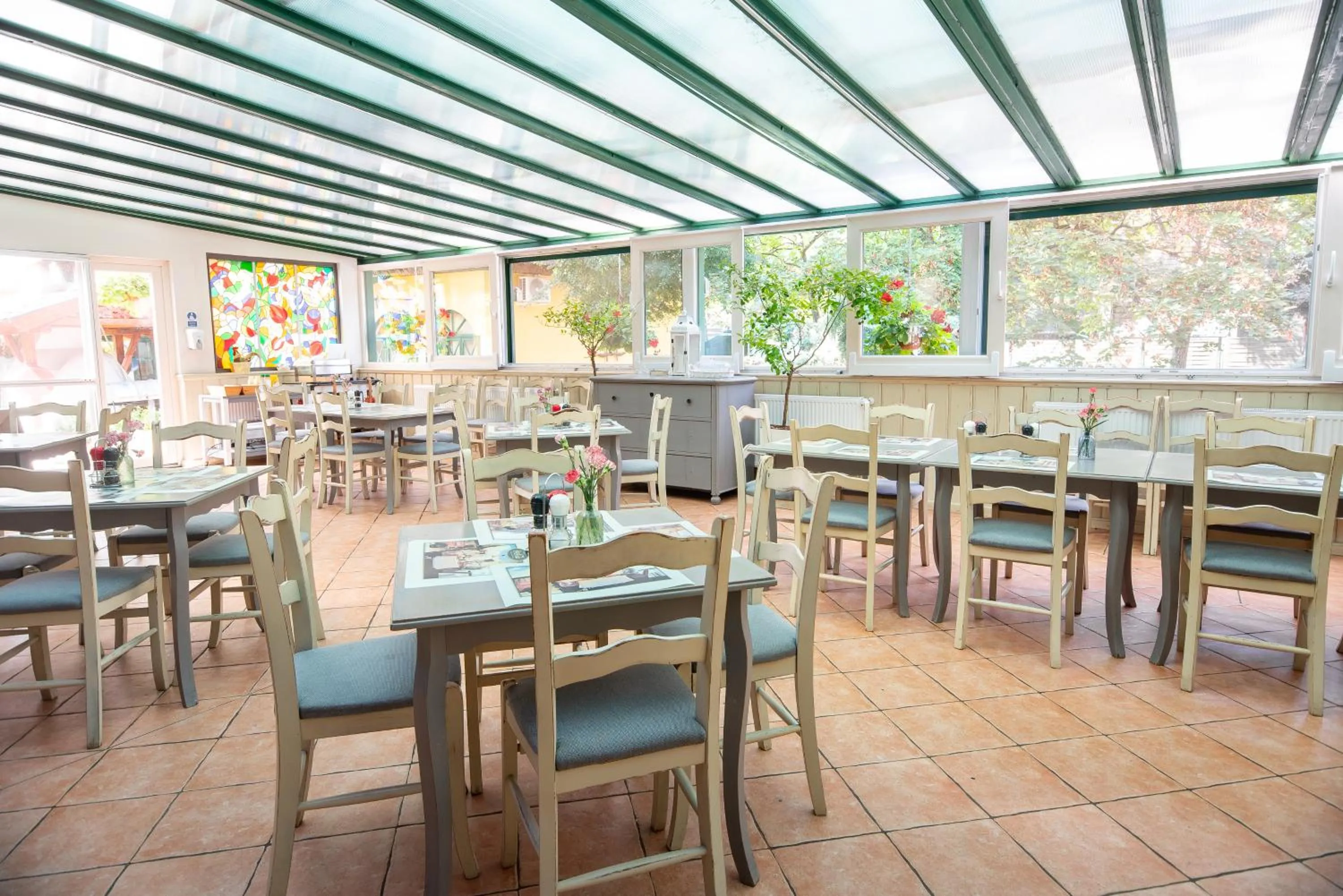 Restaurant/places to eat in Nyerges Hotel Termál Superior