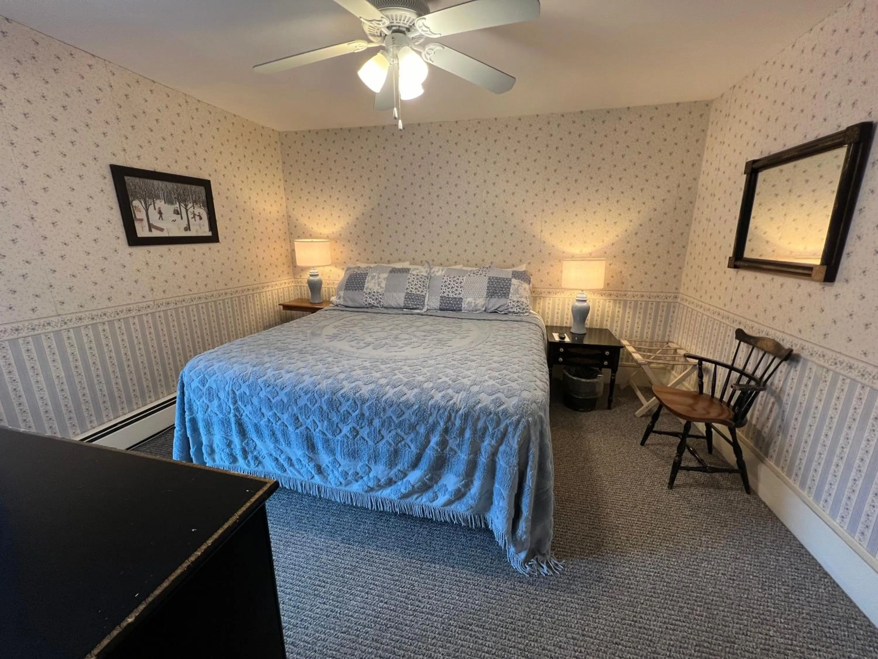 Bed in Echo Lake Inn