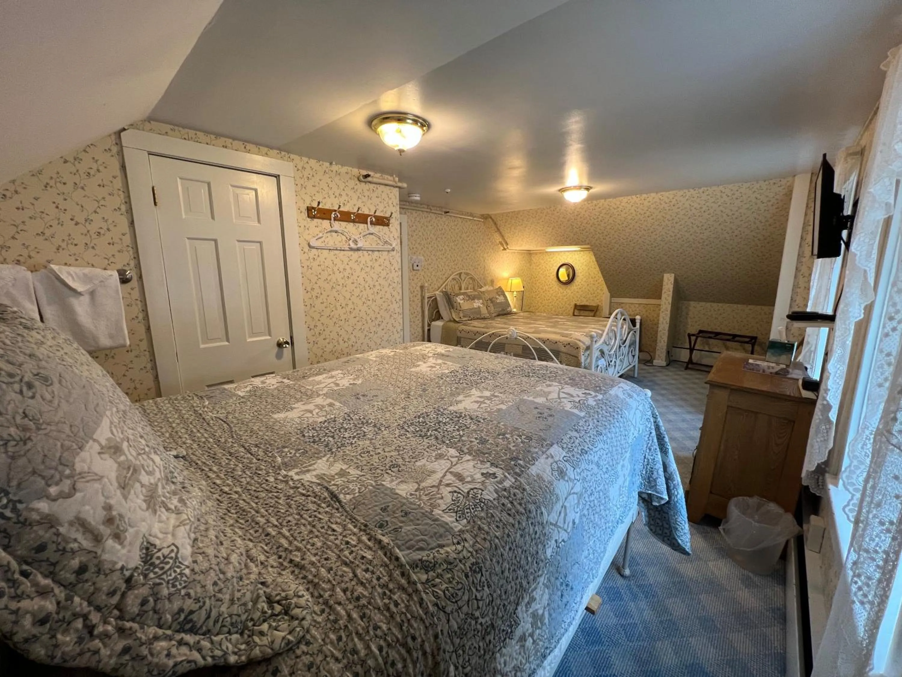 Bed in Echo Lake Inn