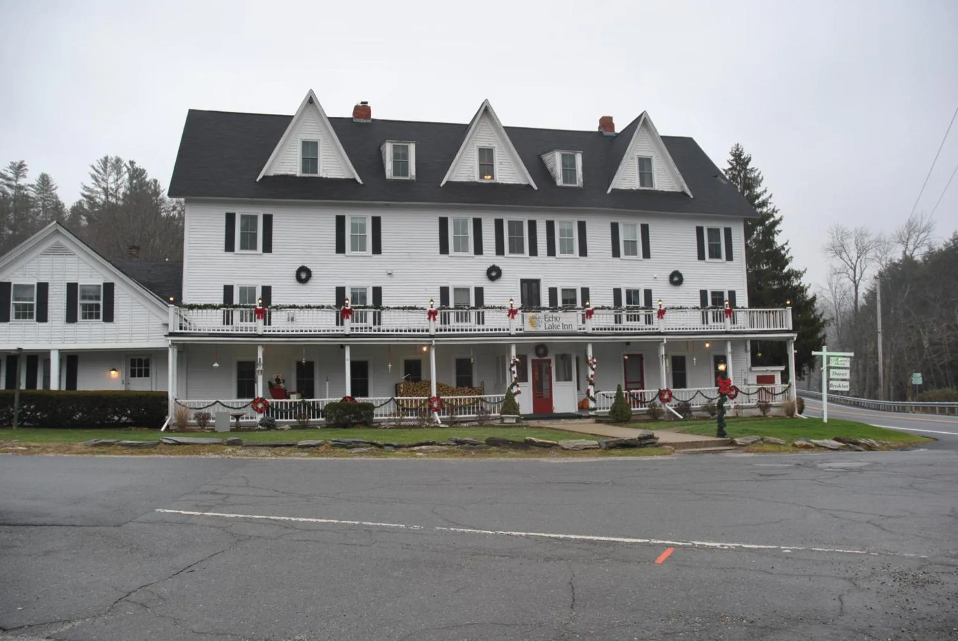 Property building in Echo Lake Inn
