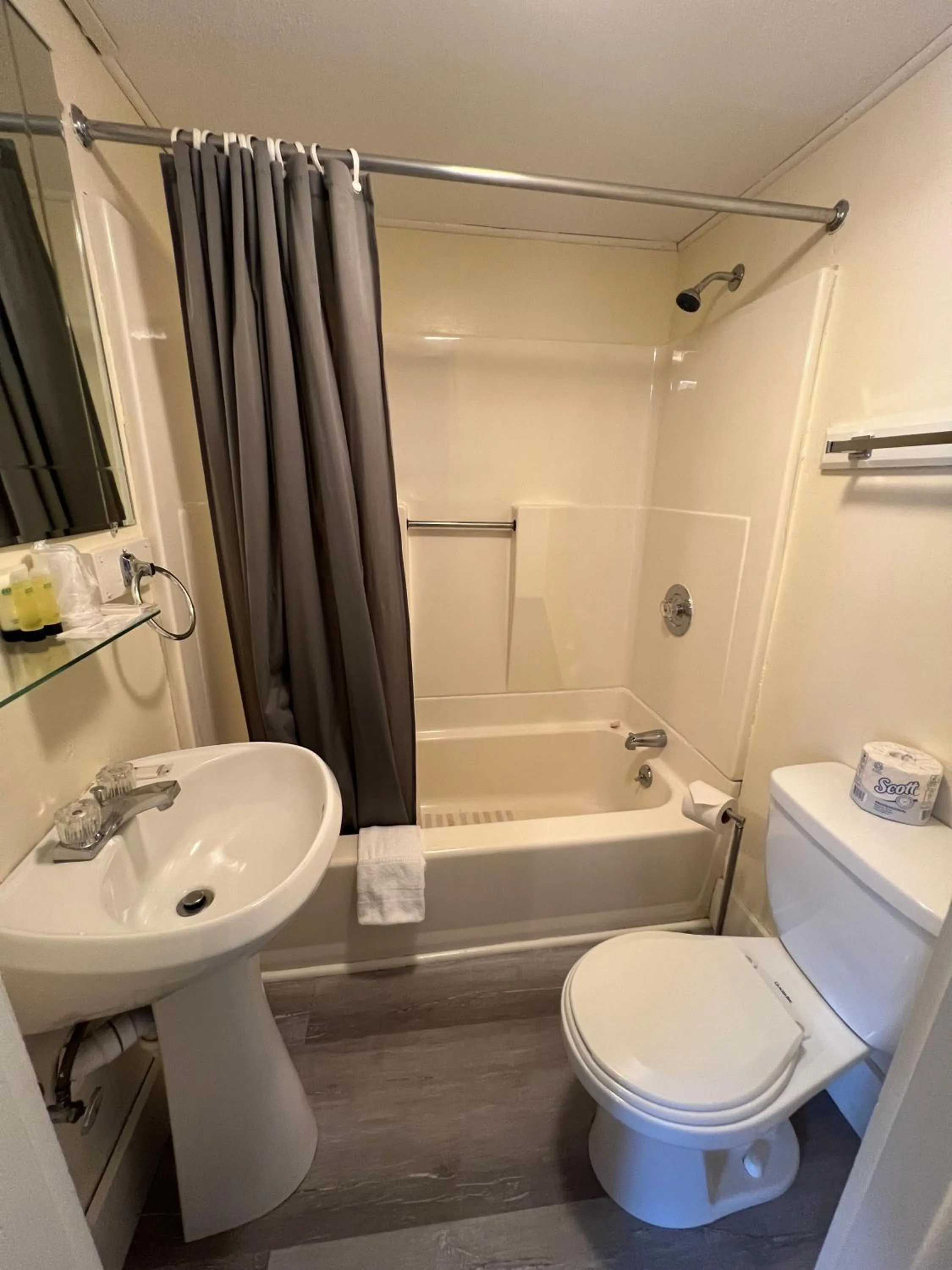 Shower in Echo Lake Inn