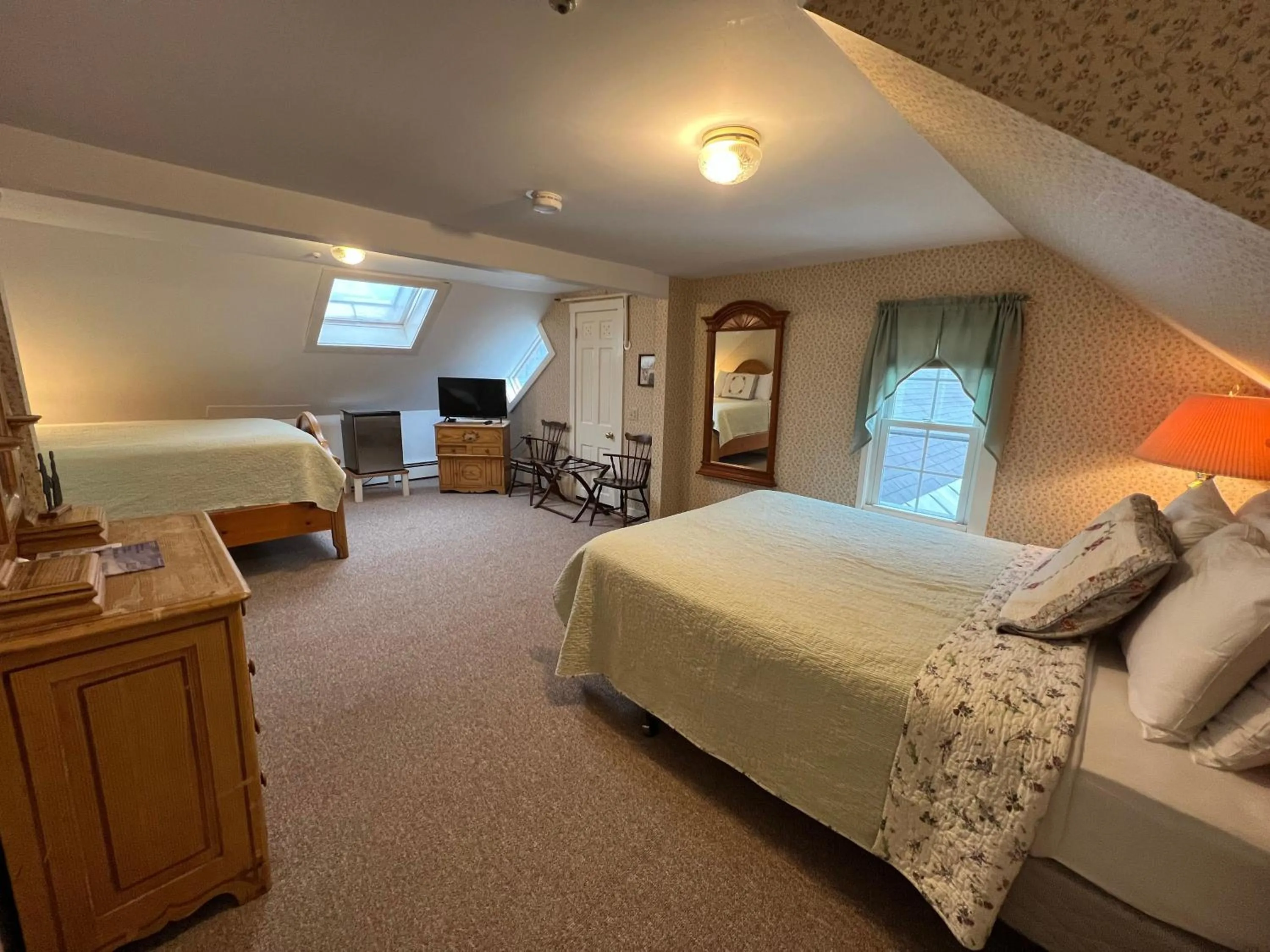 Bed in Echo Lake Inn