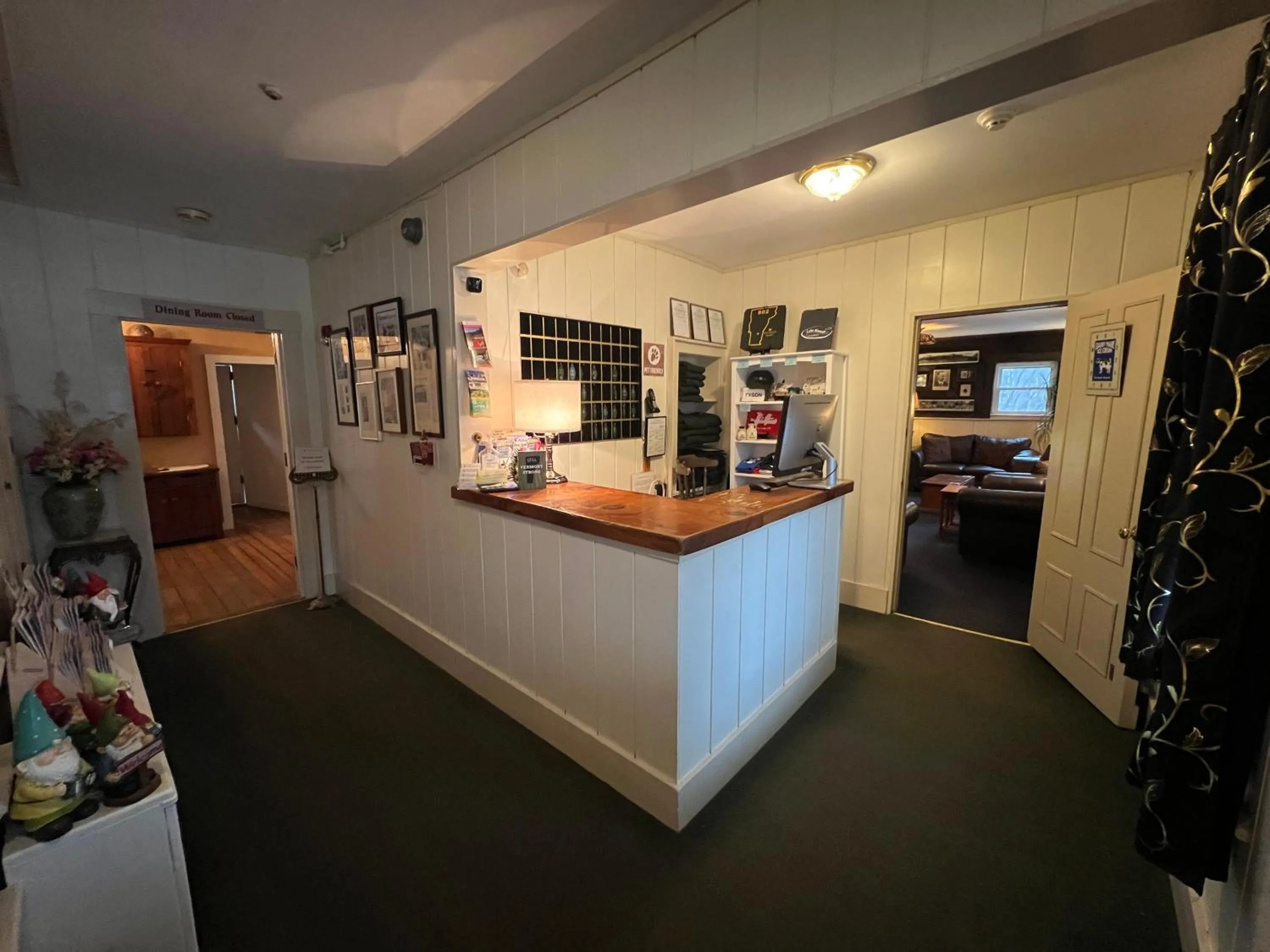 Lobby or reception in Echo Lake Inn