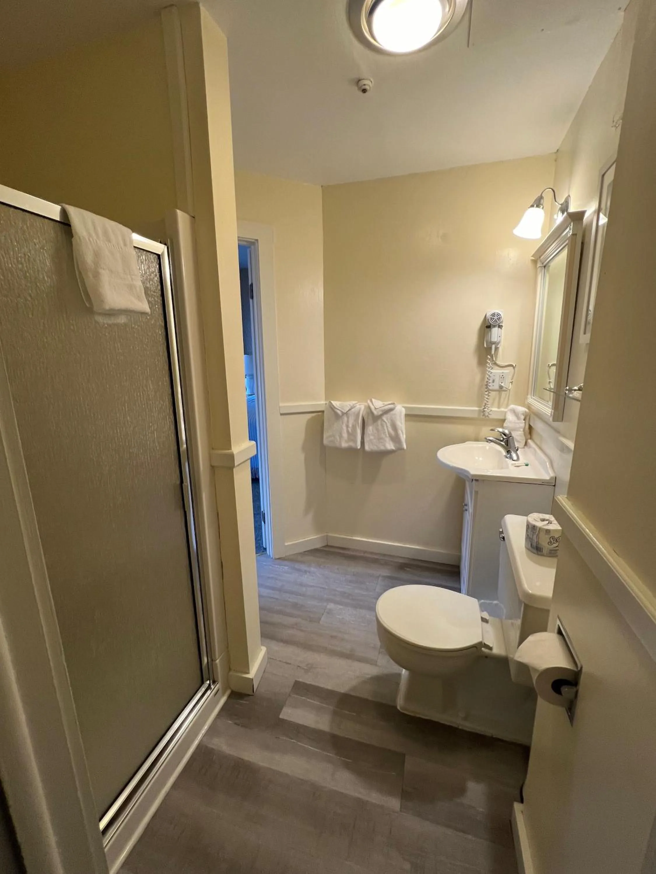 Shower in Echo Lake Inn