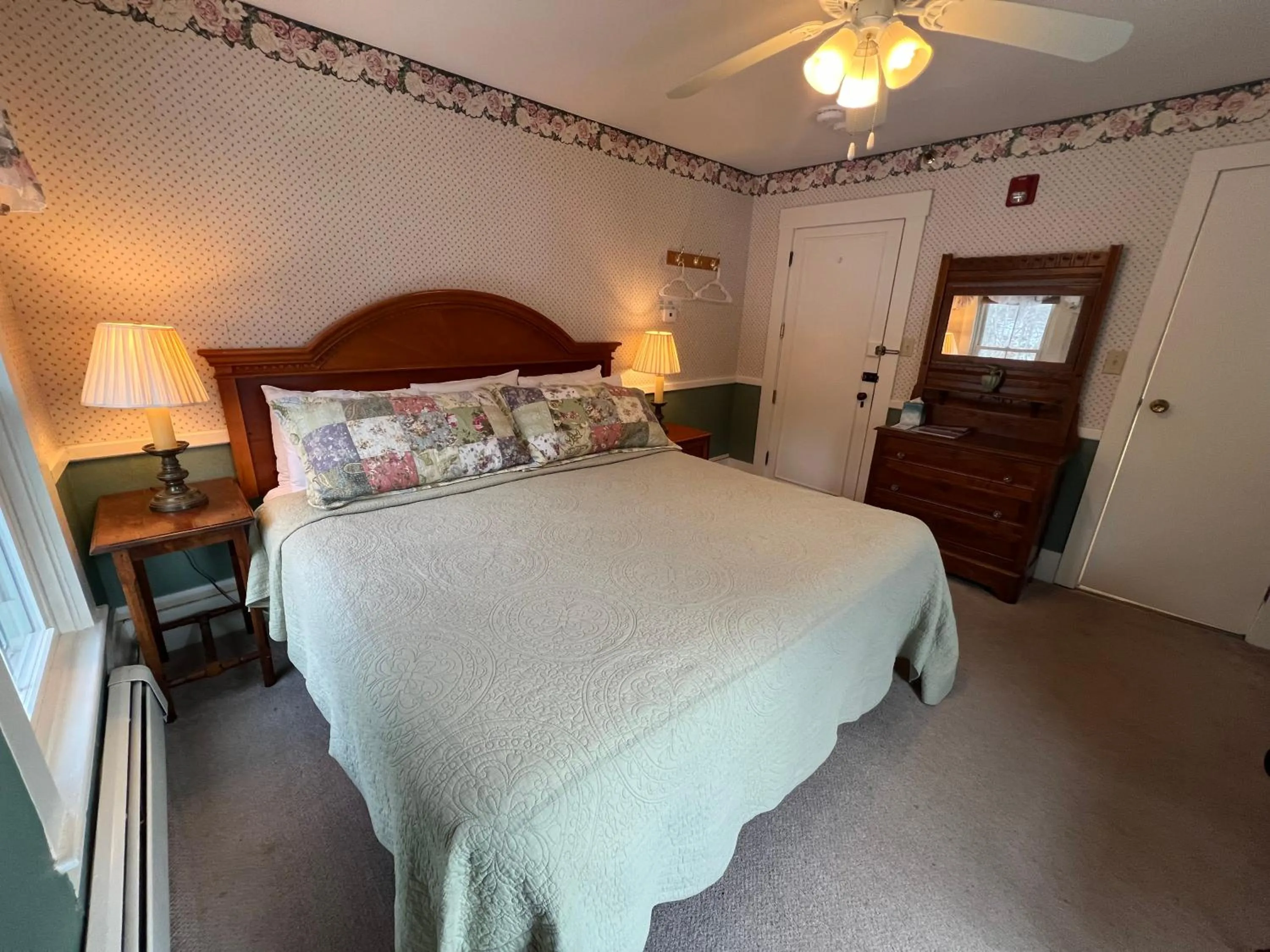 Bed in Echo Lake Inn