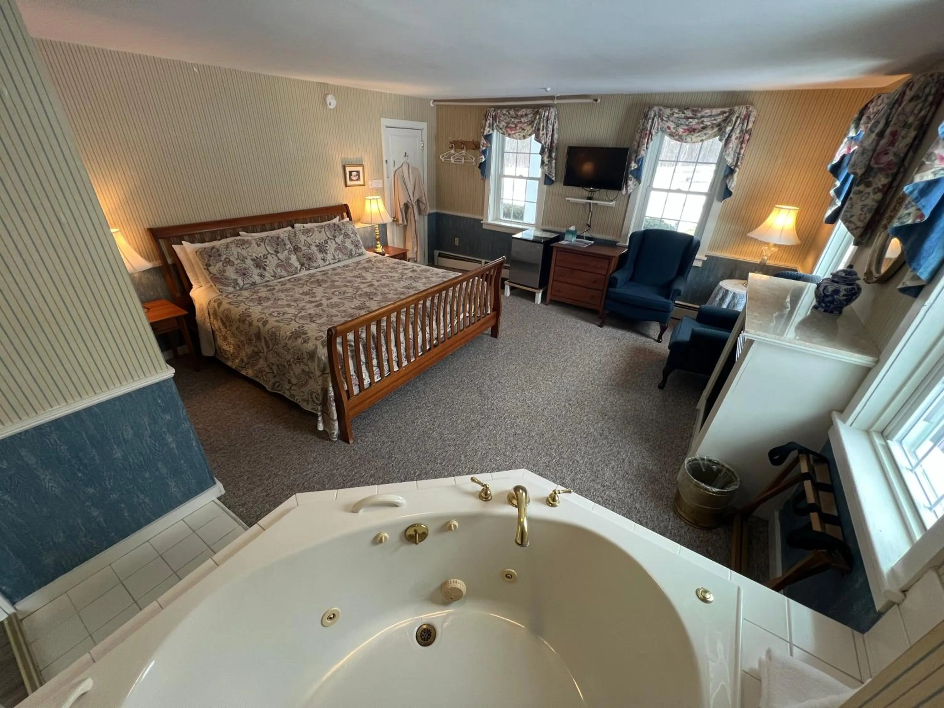 Bed in Echo Lake Inn