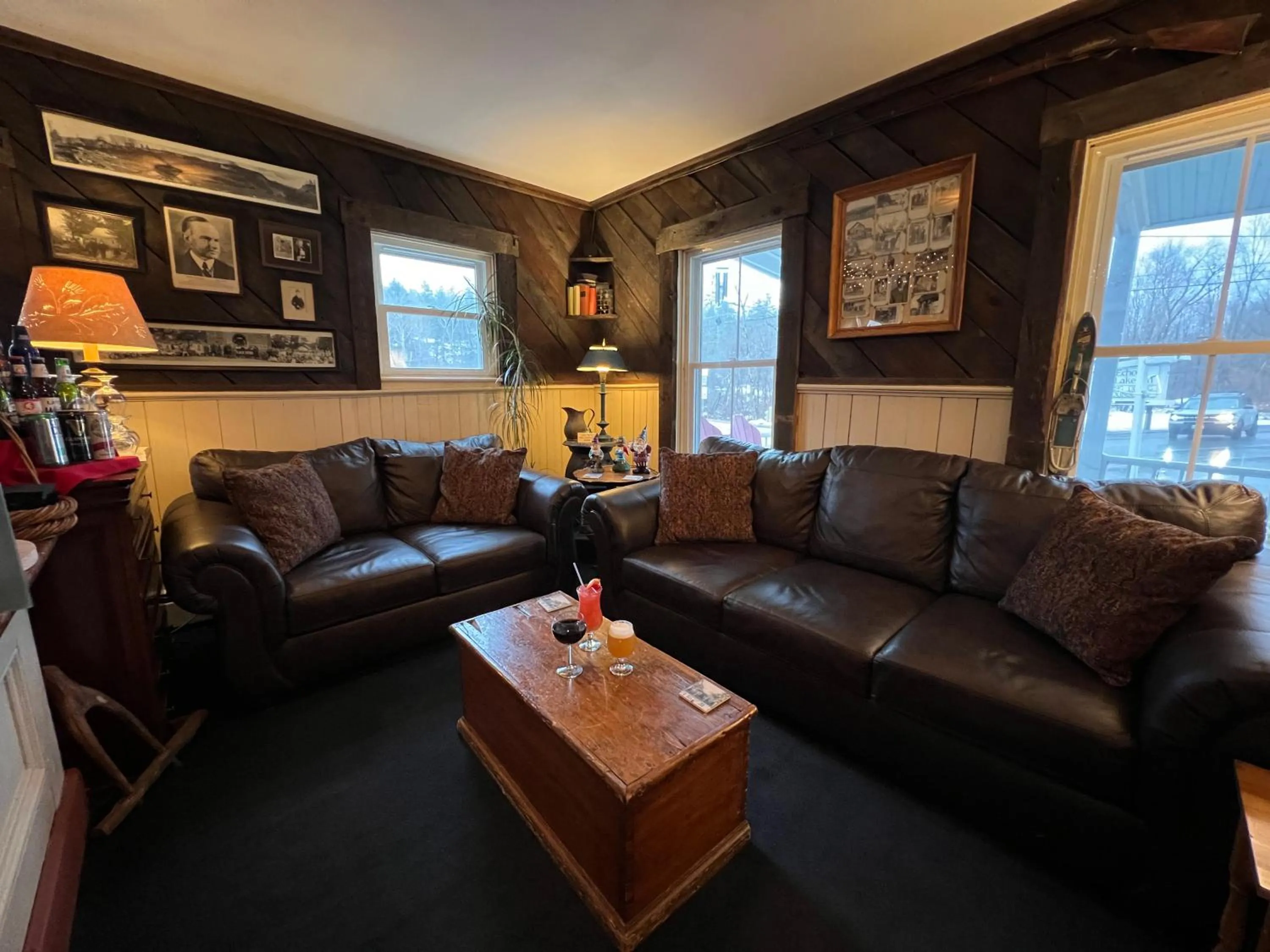 Lounge or bar in Echo Lake Inn