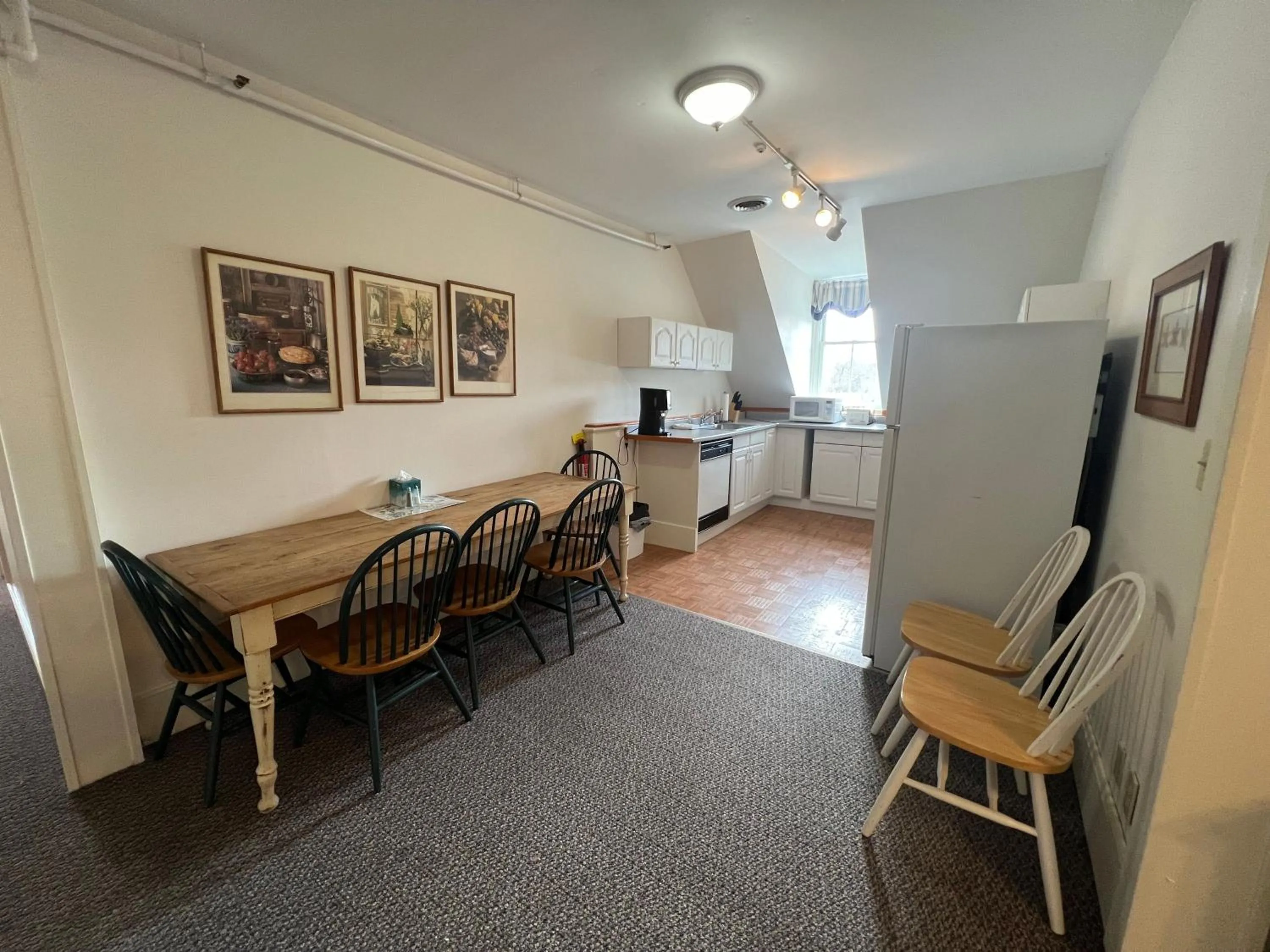 Kitchen or kitchenette in Echo Lake Inn