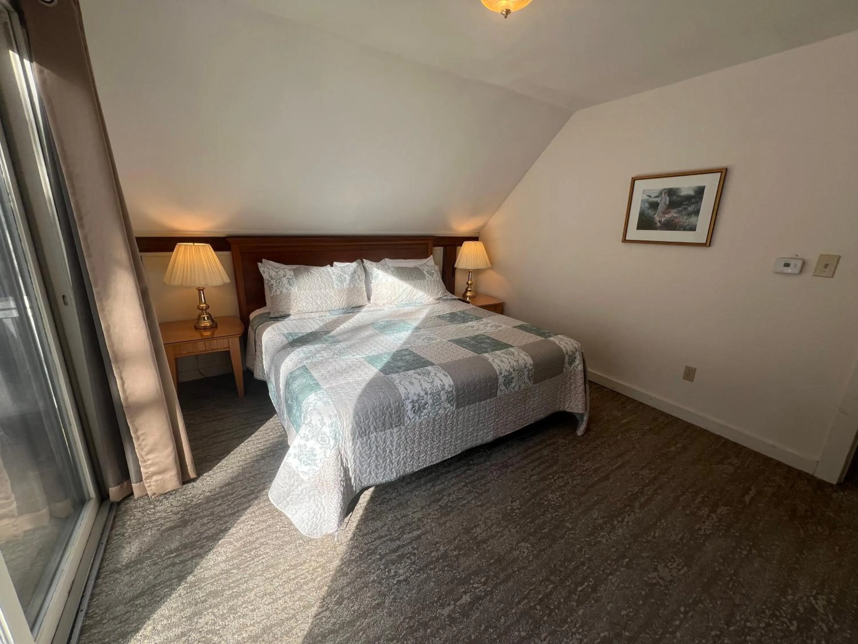 Bed in Echo Lake Inn