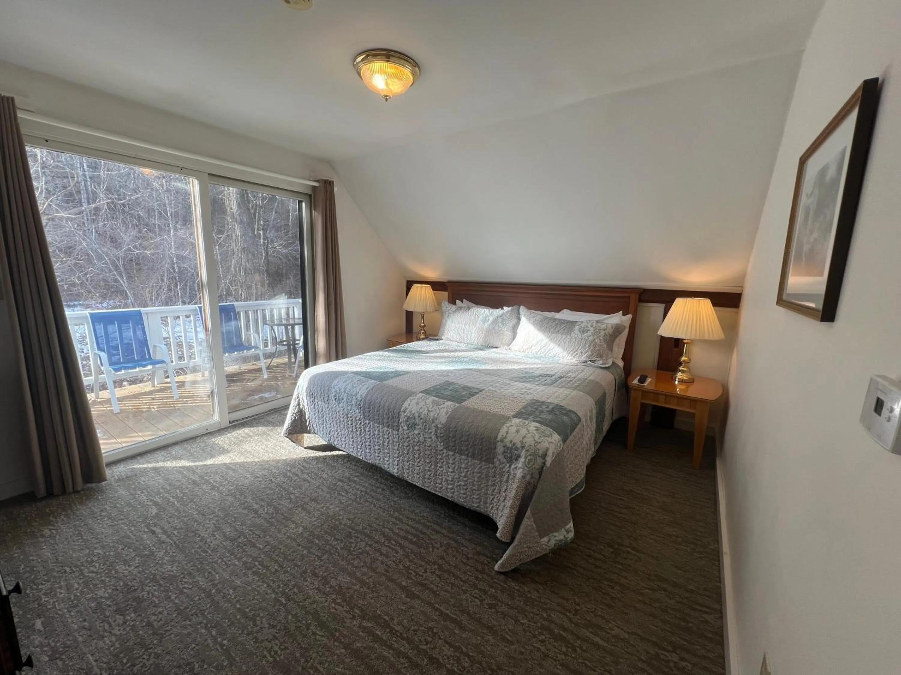 Bed in Echo Lake Inn