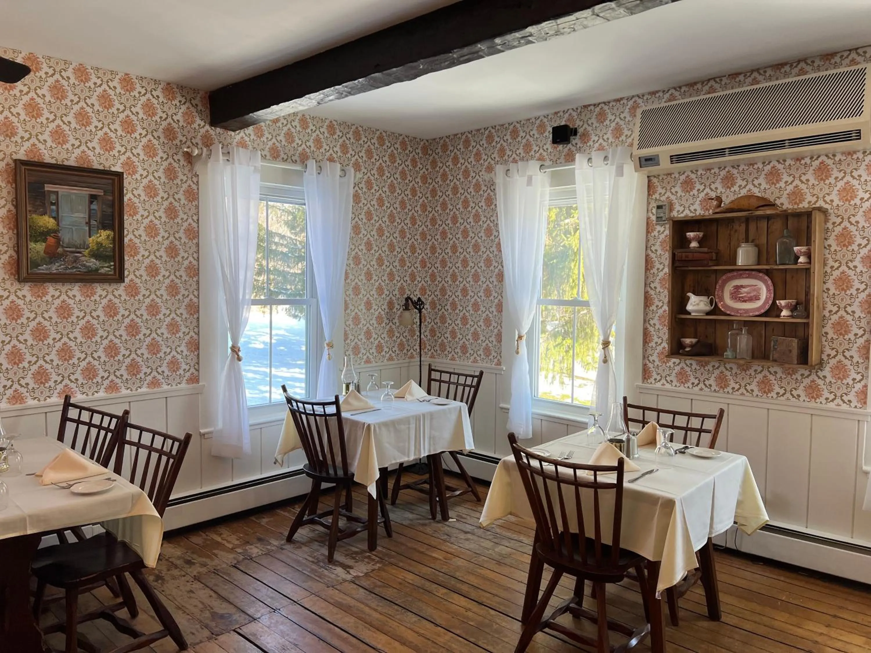 Restaurant/places to eat in Echo Lake Inn