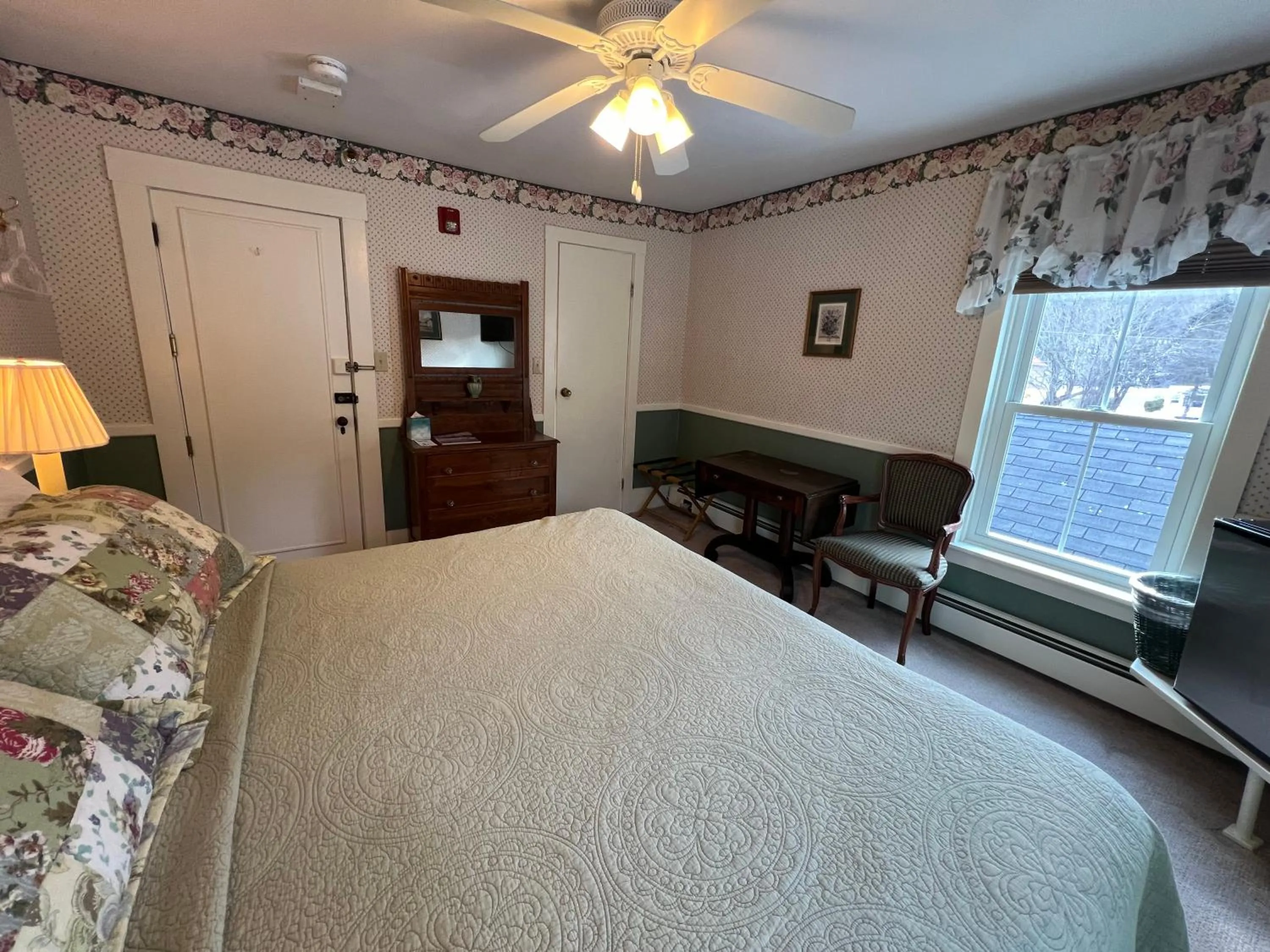 Bed in Echo Lake Inn