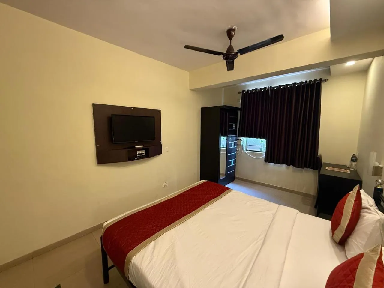 TV and multimedia, Bed in All Seasons Guest House I Rooms & Dorms