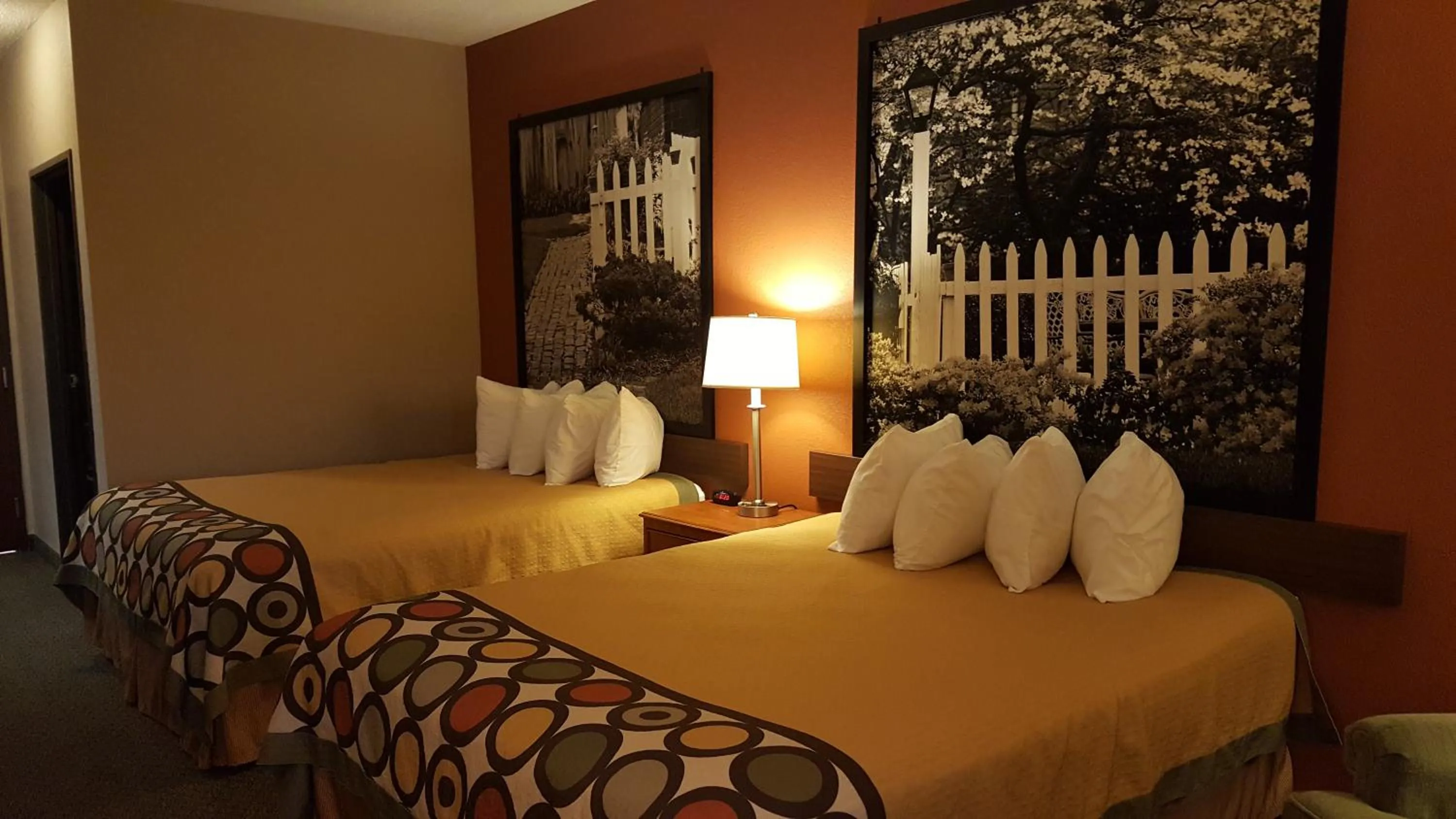 Bedroom, Bed in Super 8 by Wyndham Central City