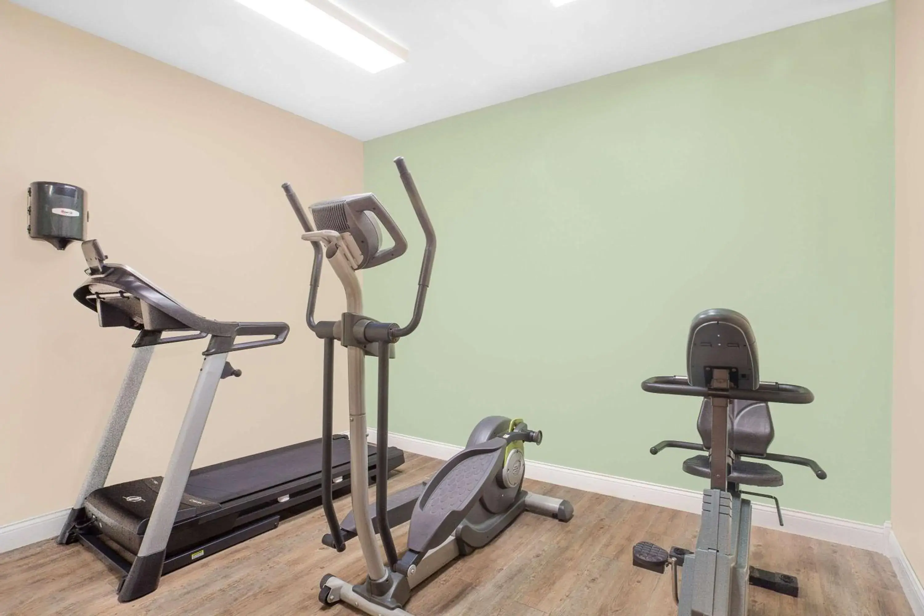 Fitness centre/facilities in Super 8 by Wyndham Central City Fitness centre/facilities in Super 8 by Wyndham Central City