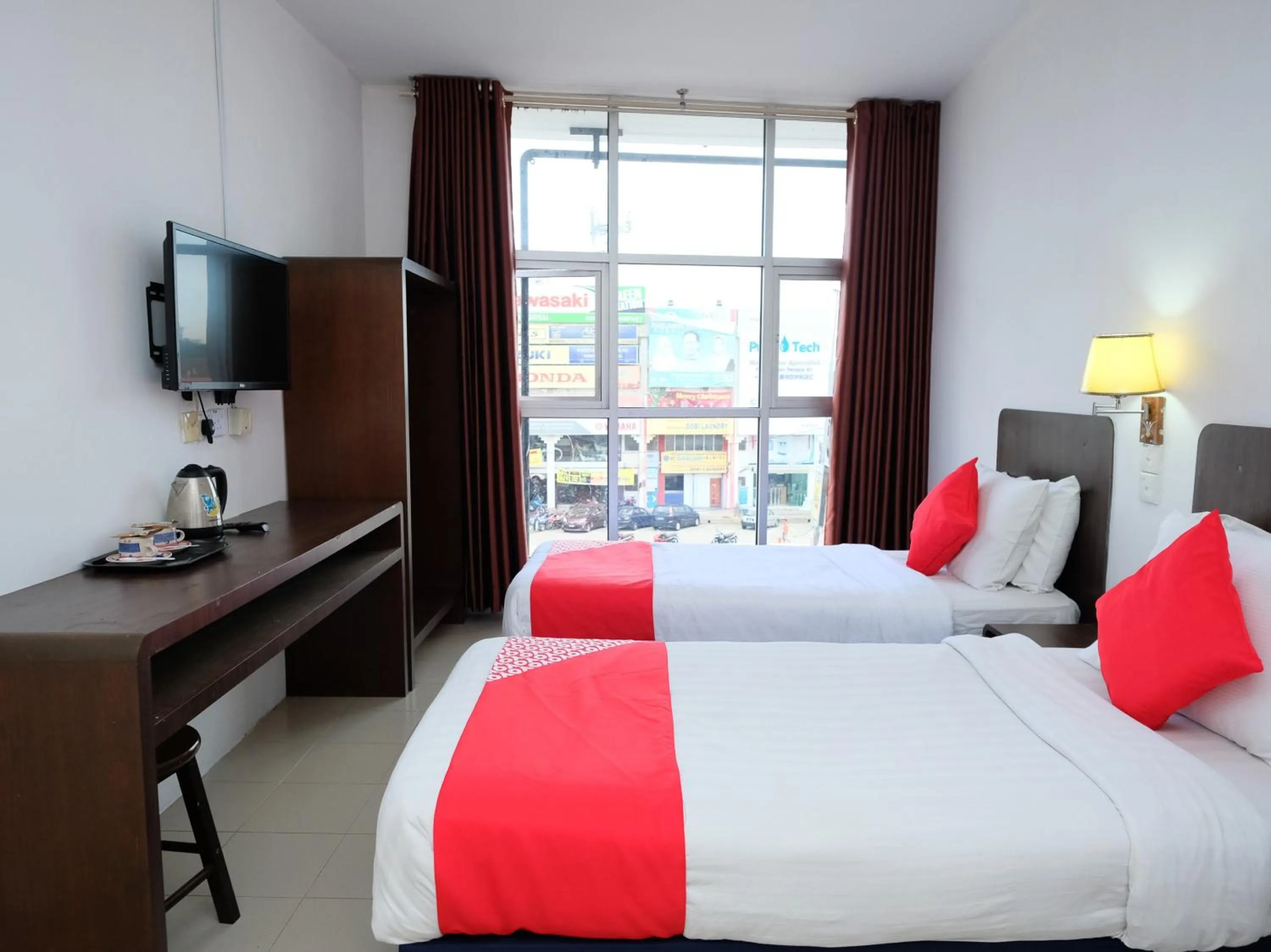 Bedroom in OYO 619 Grand City Hotel 2