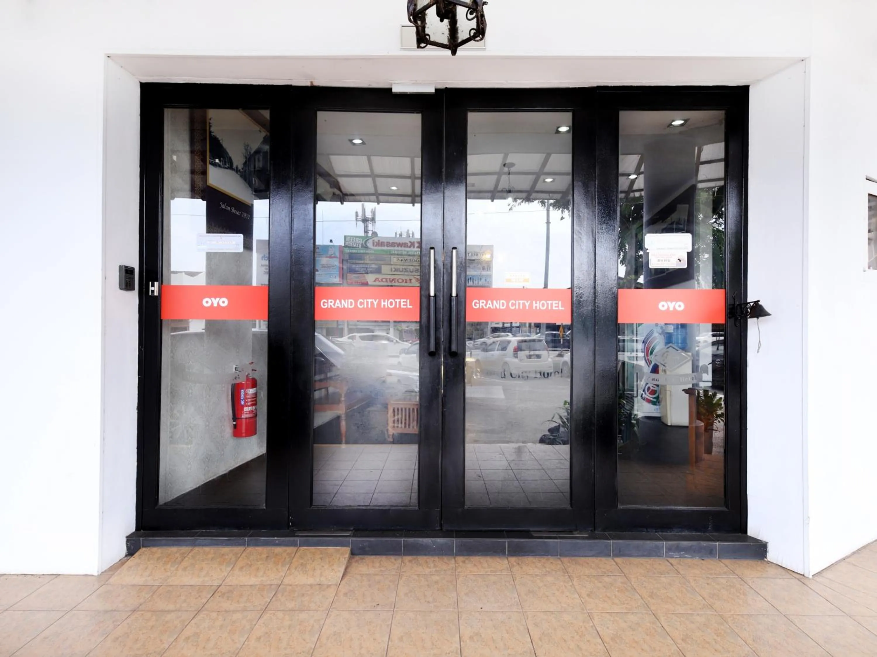 Facade/entrance in OYO 619 Grand City Hotel 2