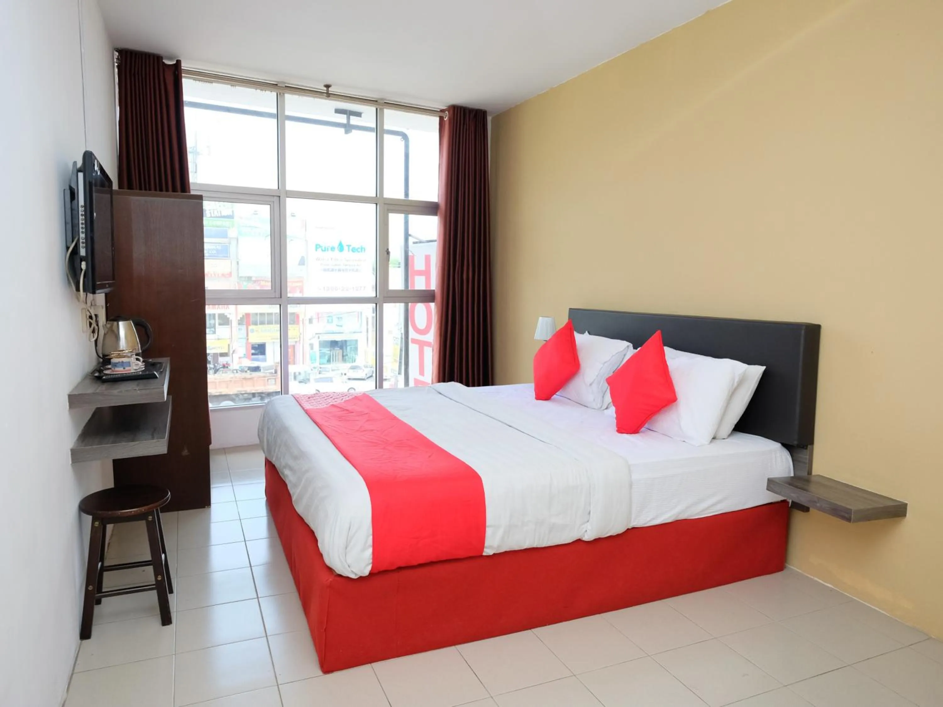 Bedroom in OYO 619 Grand City Hotel 2