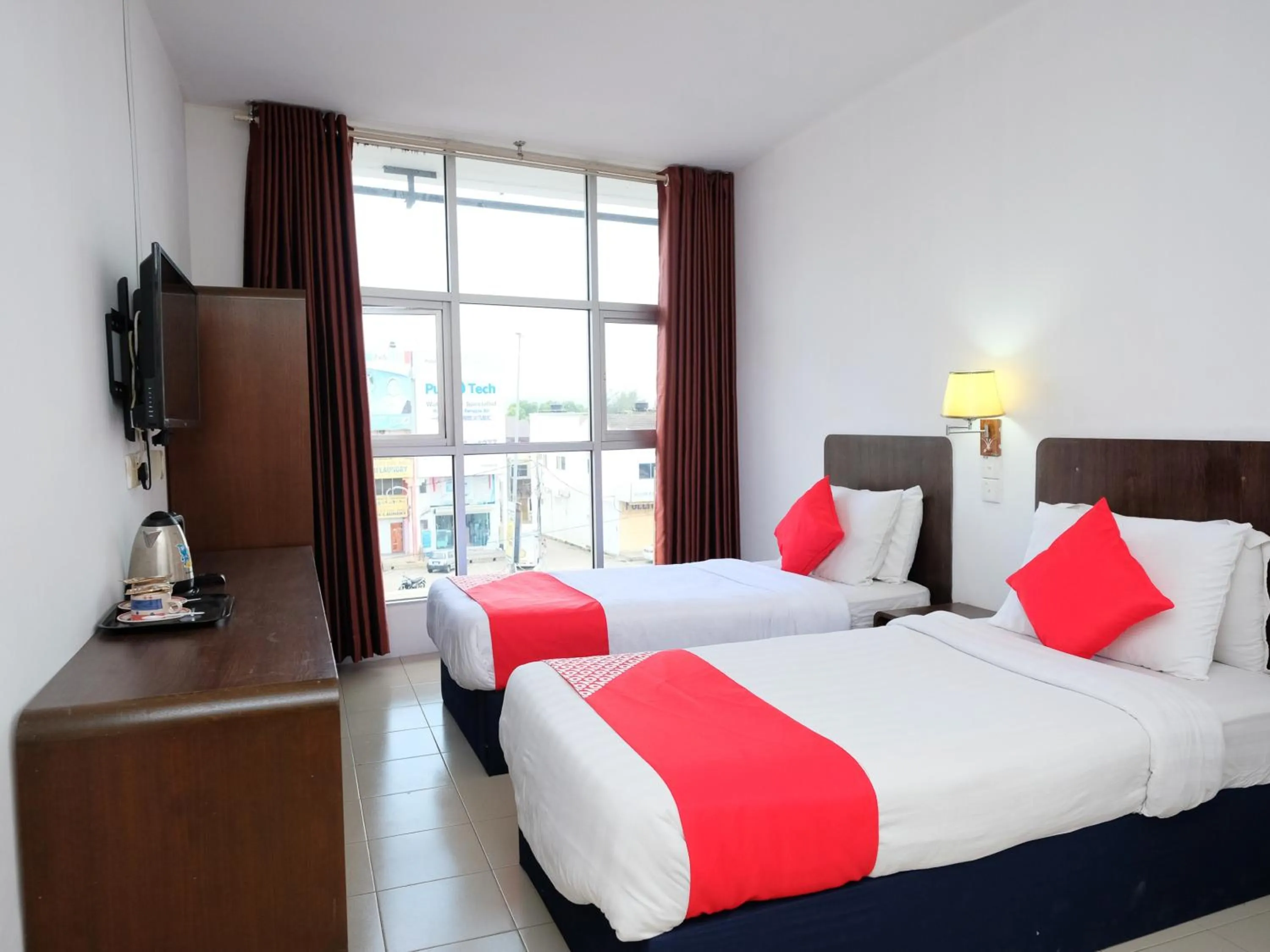 Bedroom in OYO 619 Grand City Hotel 2