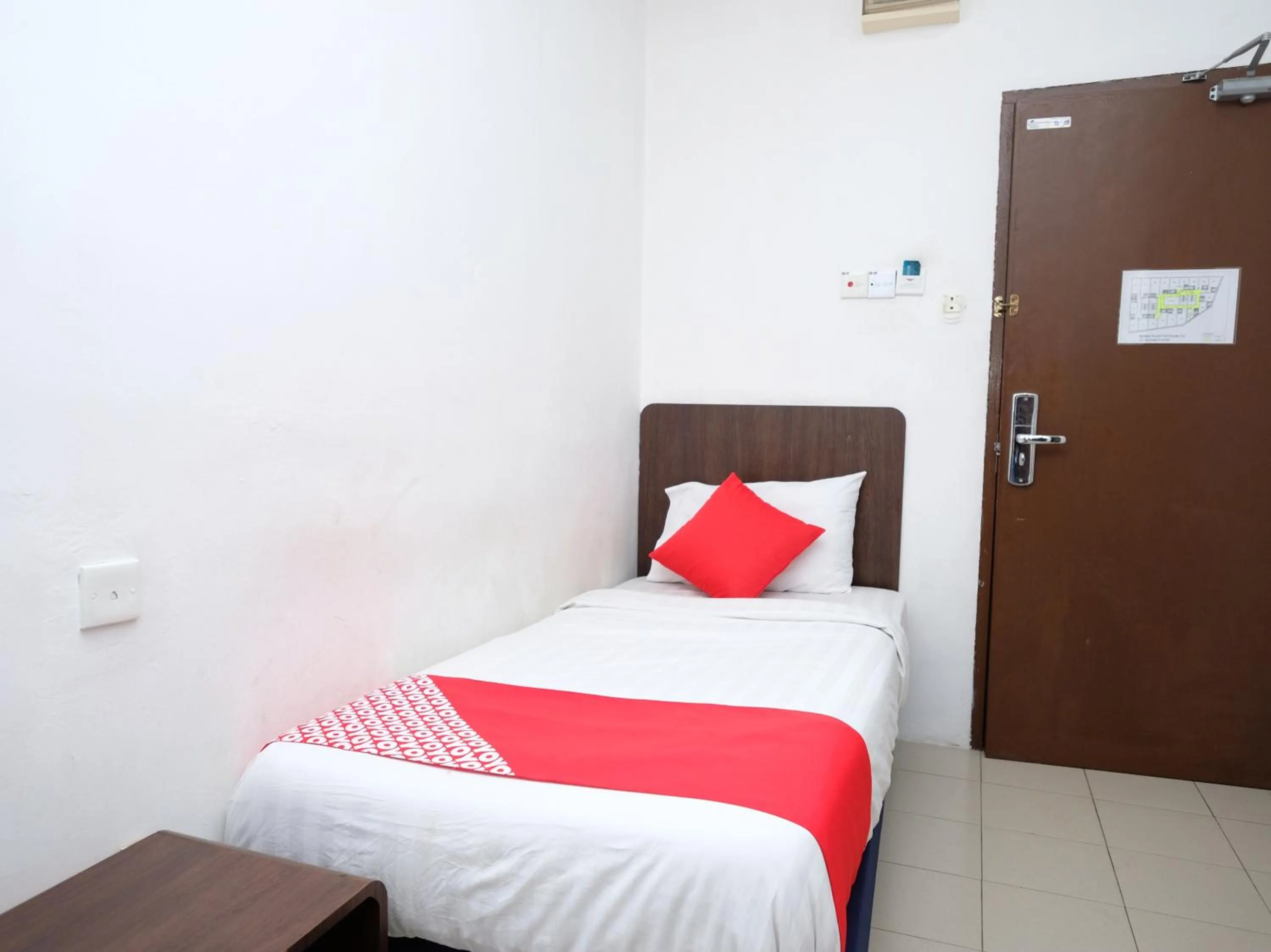 Bedroom in OYO 619 Grand City Hotel 2