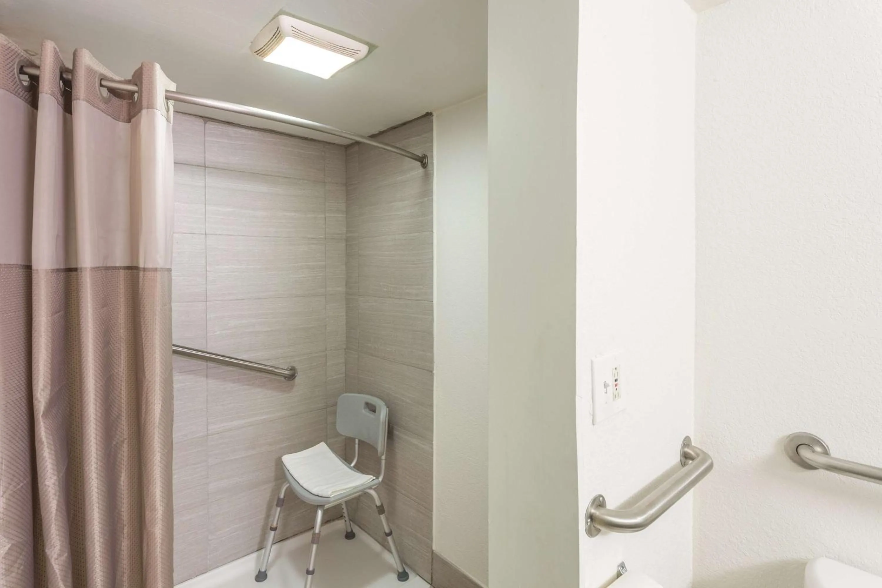 Bathroom in Motel 6-Huntington, WV