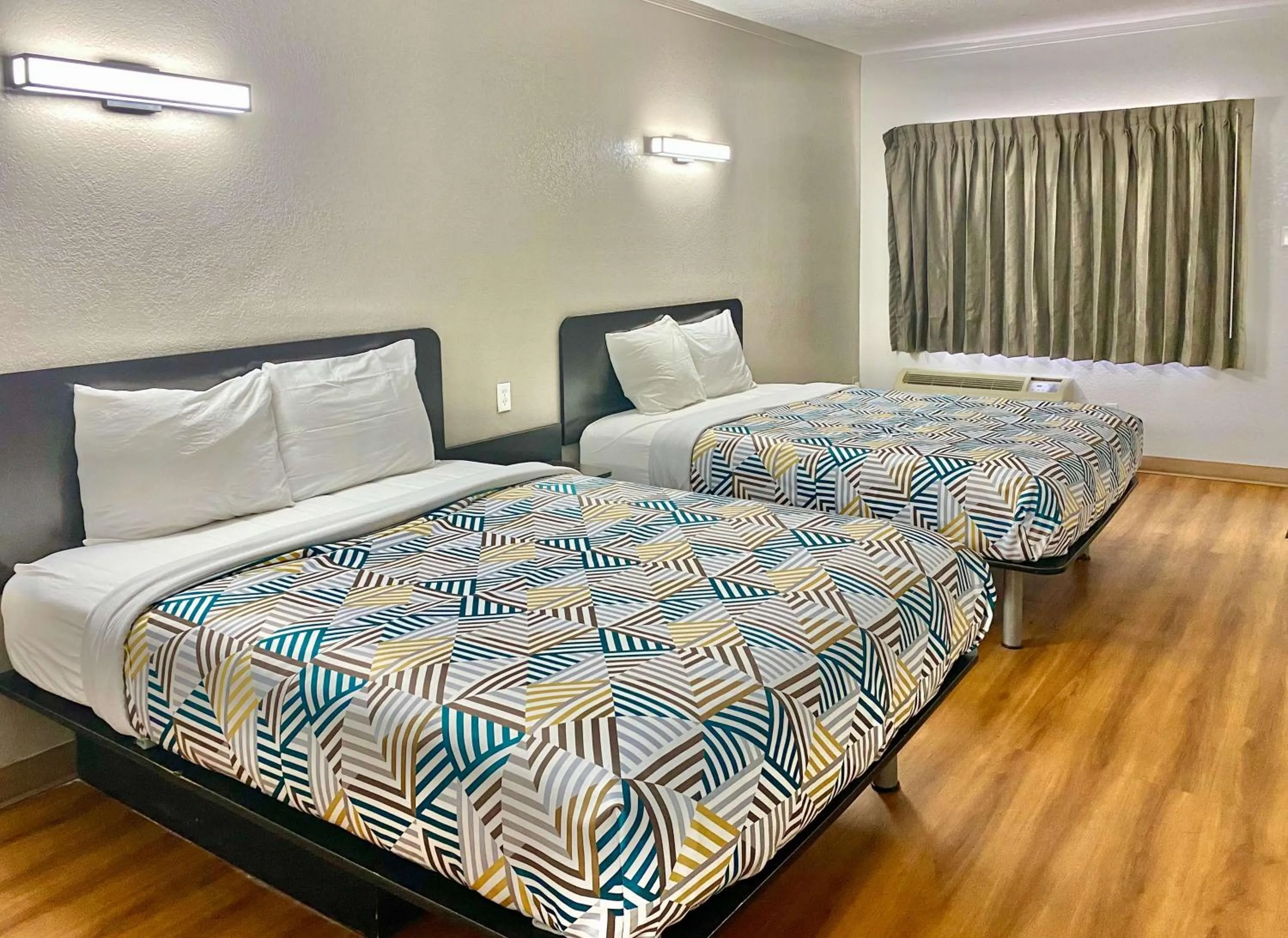 Bedroom in Motel 6-Huntington, WV