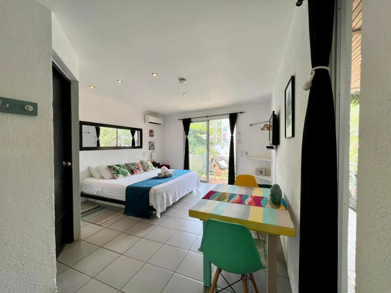 Living room, Bed in Ocean lovers Apartamentos